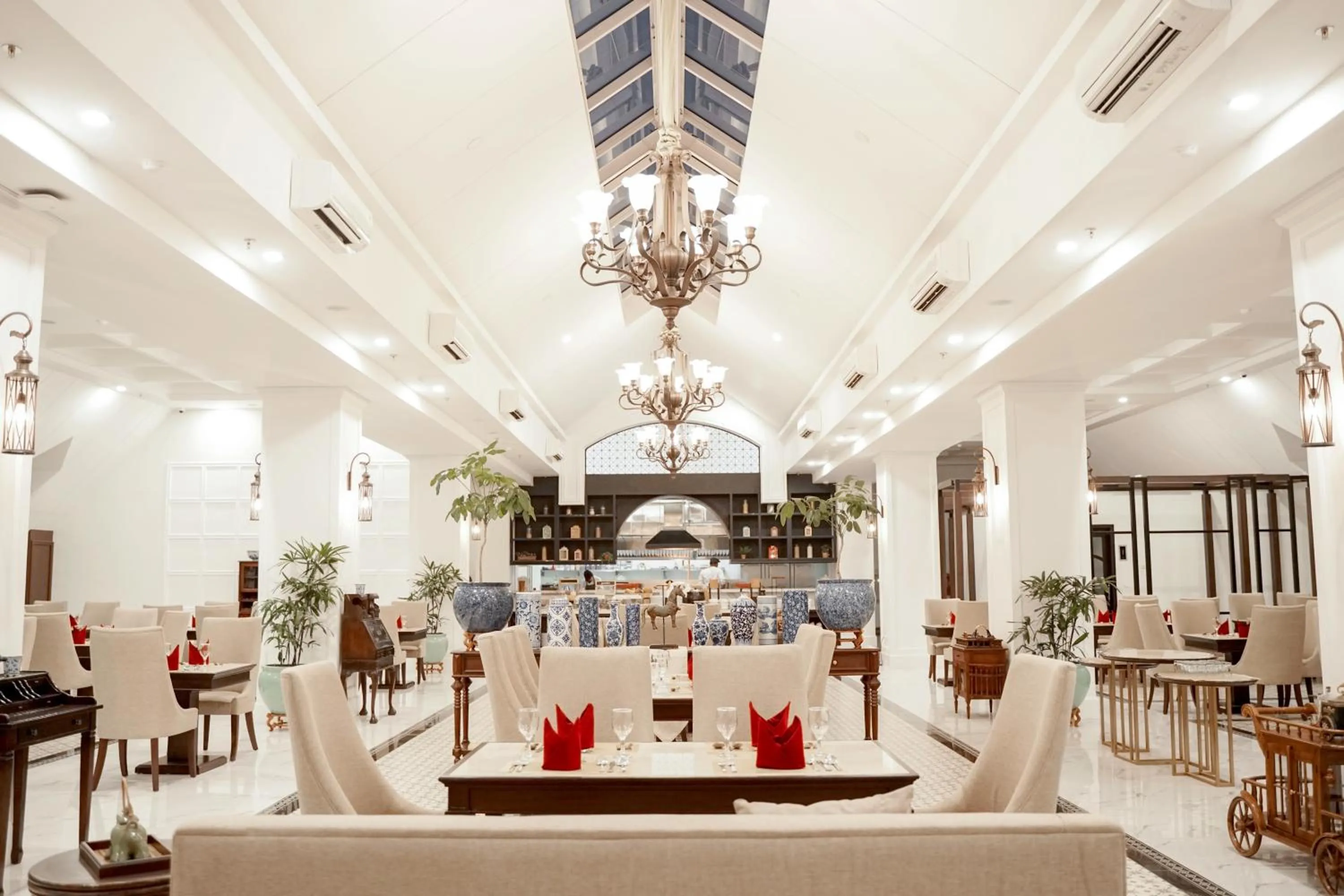 Restaurant/places to eat in MAHALAYA The Legacy Hotel