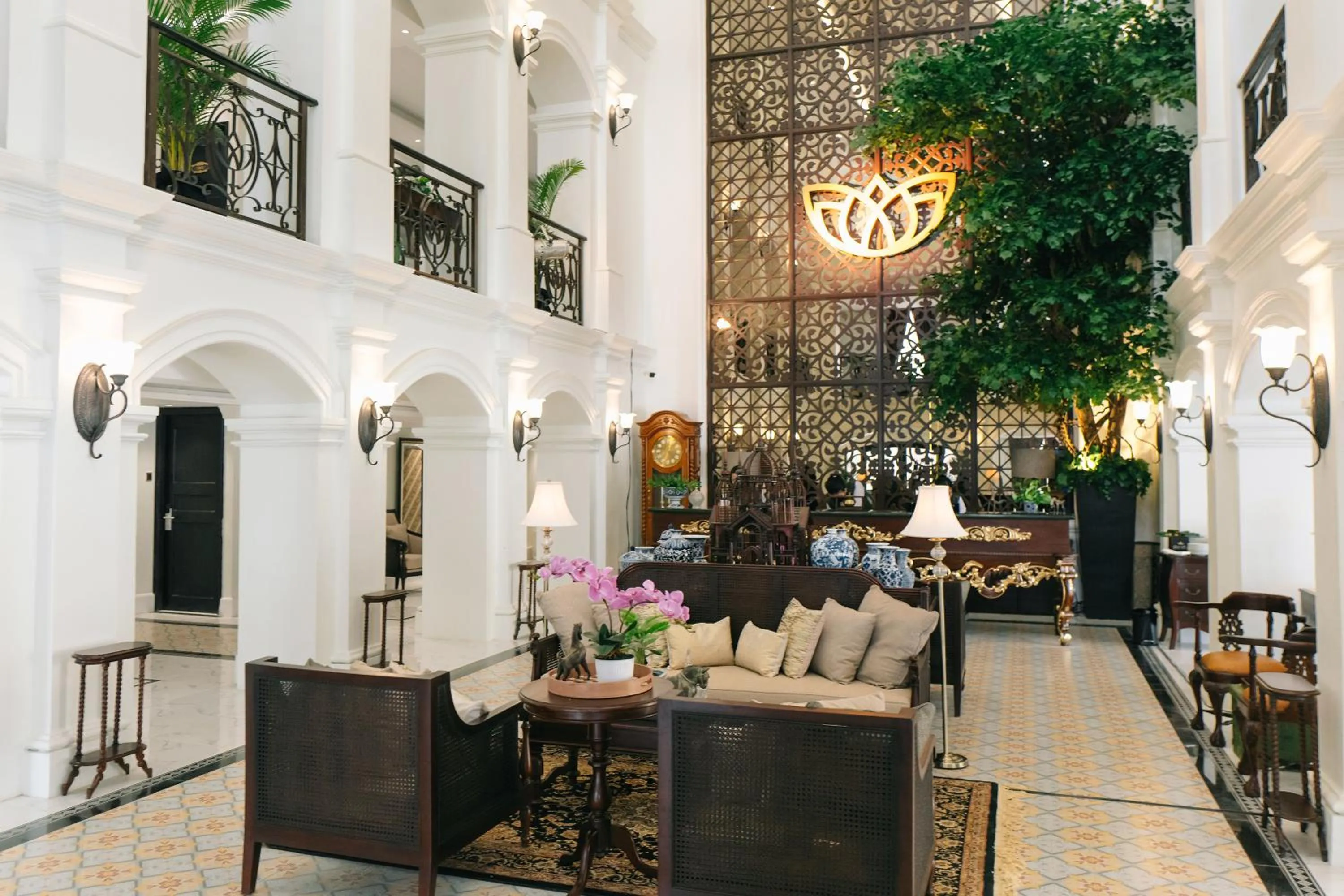 Lobby or reception in MAHALAYA The Legacy Hotel