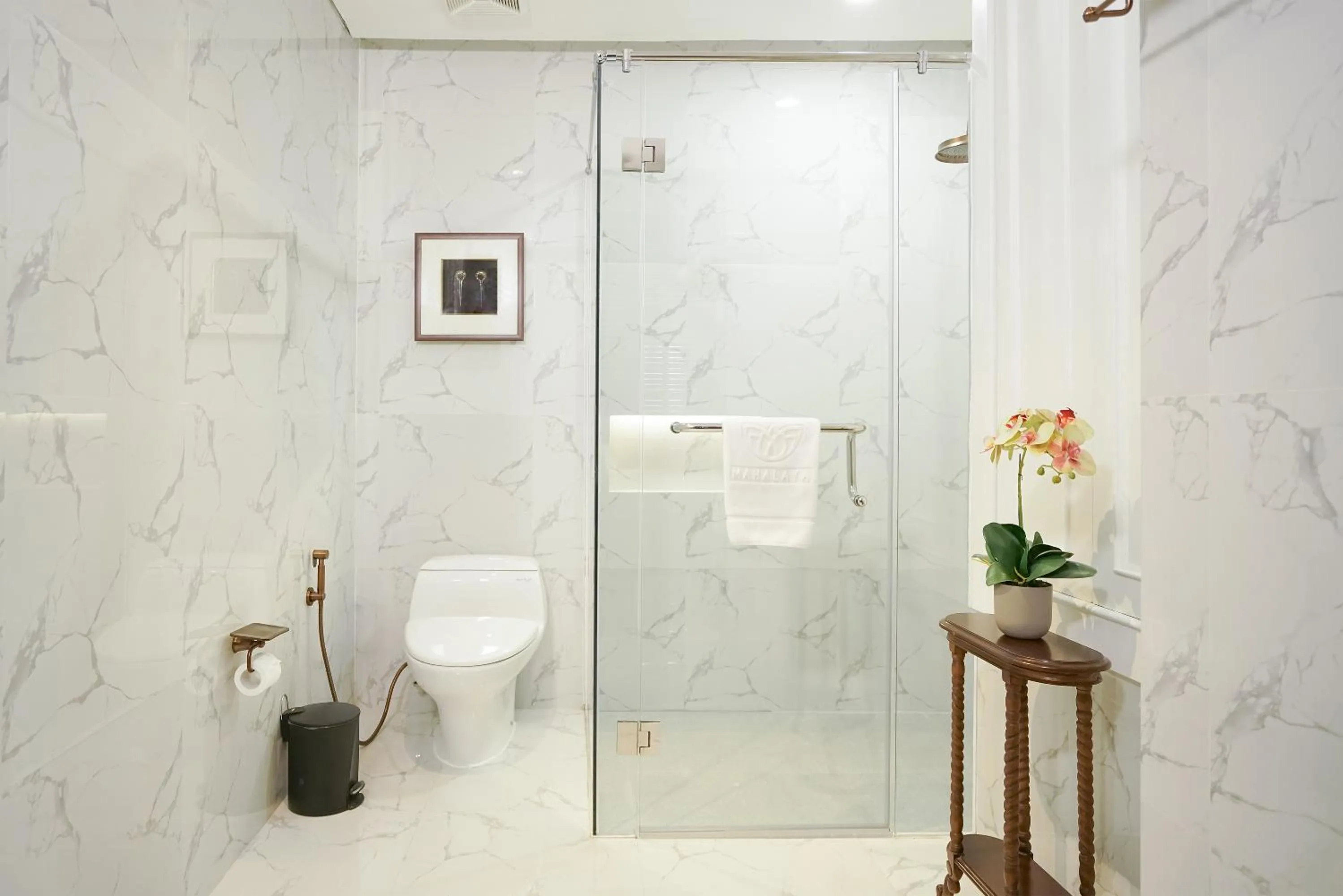 Toilet in MAHALAYA The Legacy Hotel