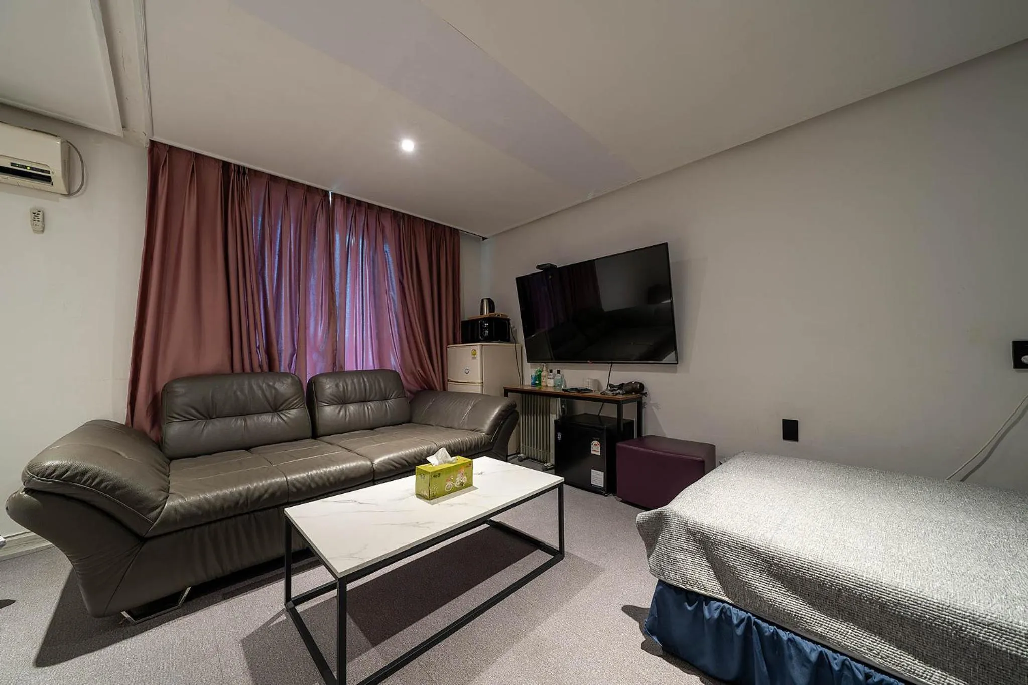 Bed in Pacific7 Hotel