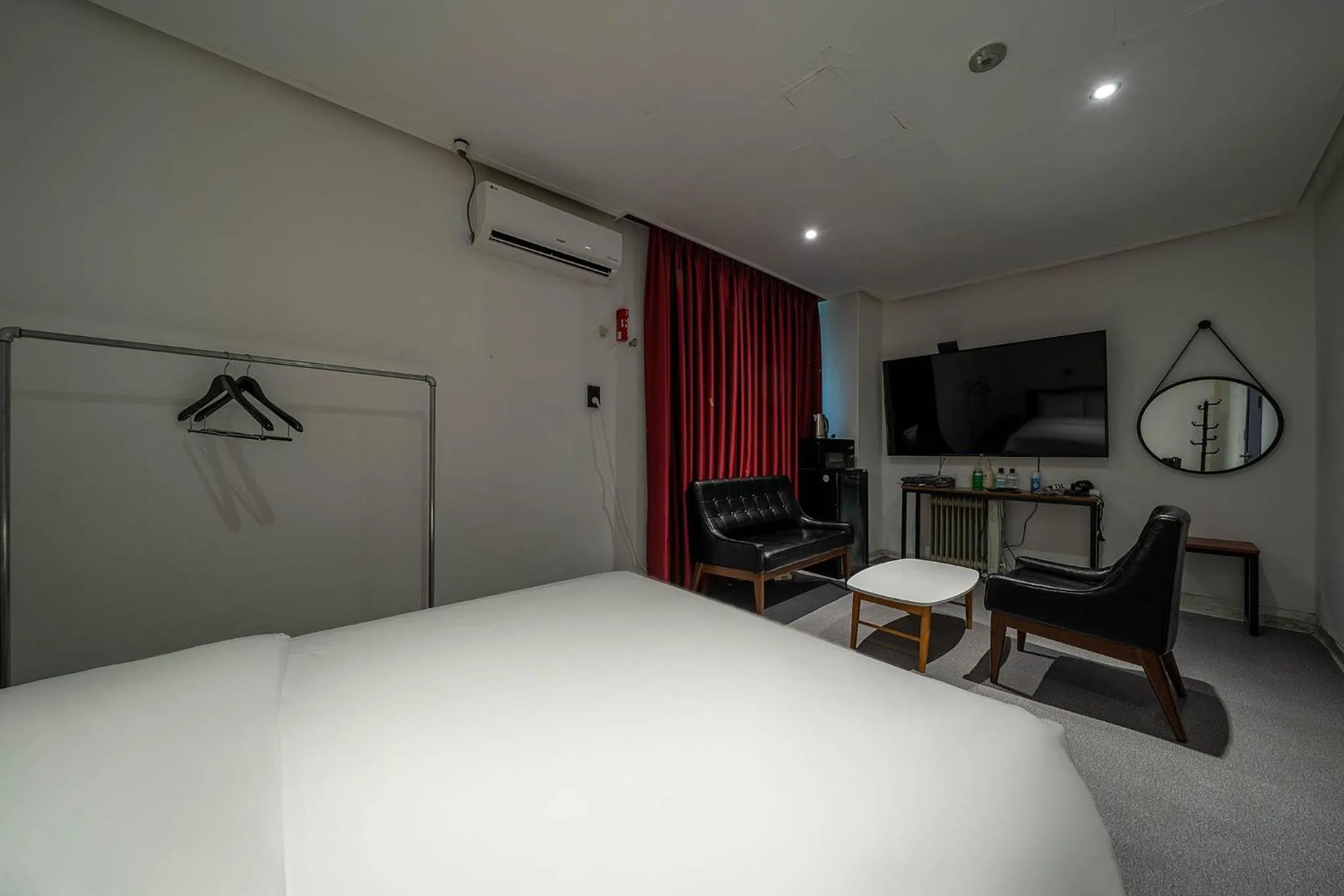 Bed in Pacific7 Hotel