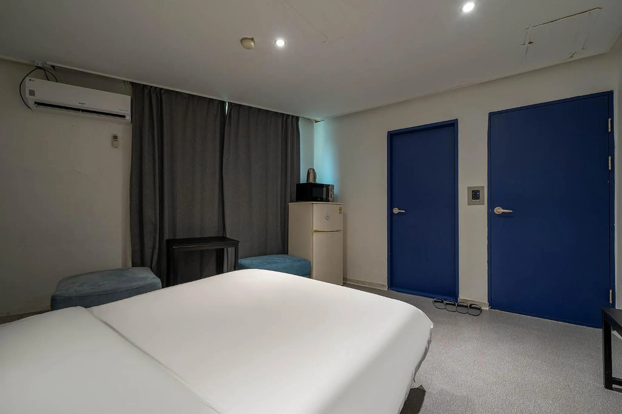 Bed in Pacific7 Hotel