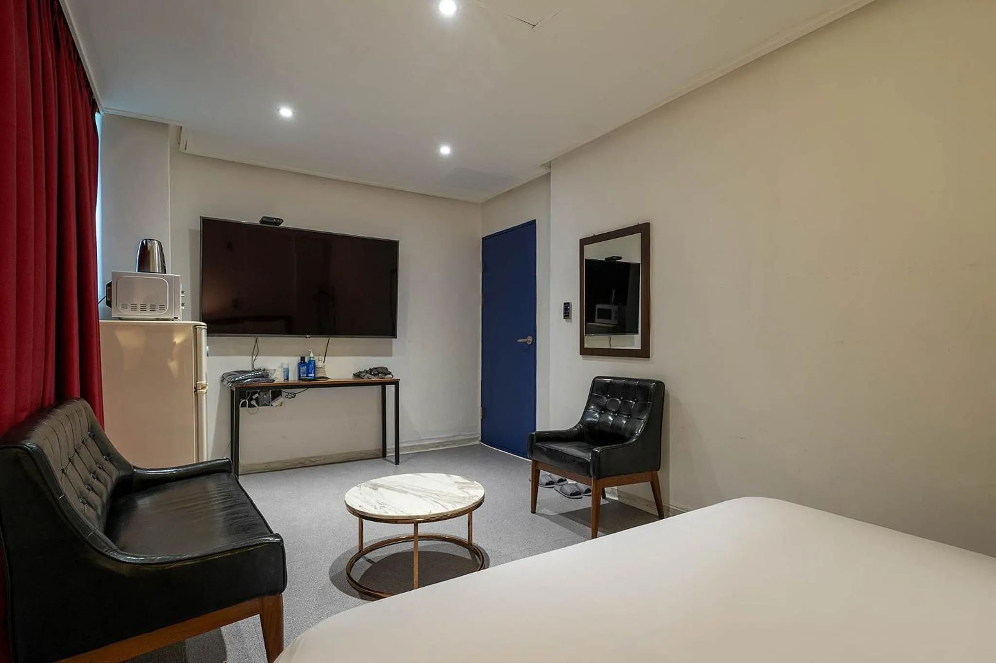 Bed in Pacific7 Hotel