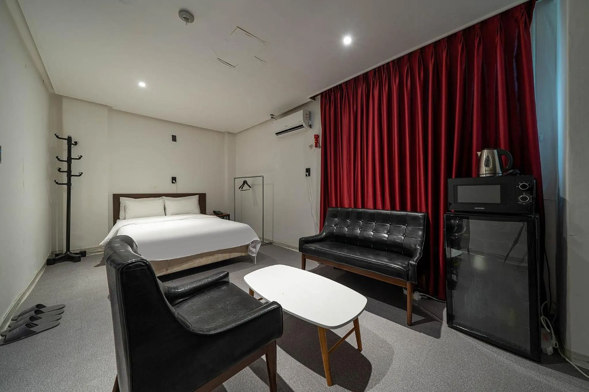 Bed in Pacific7 Hotel