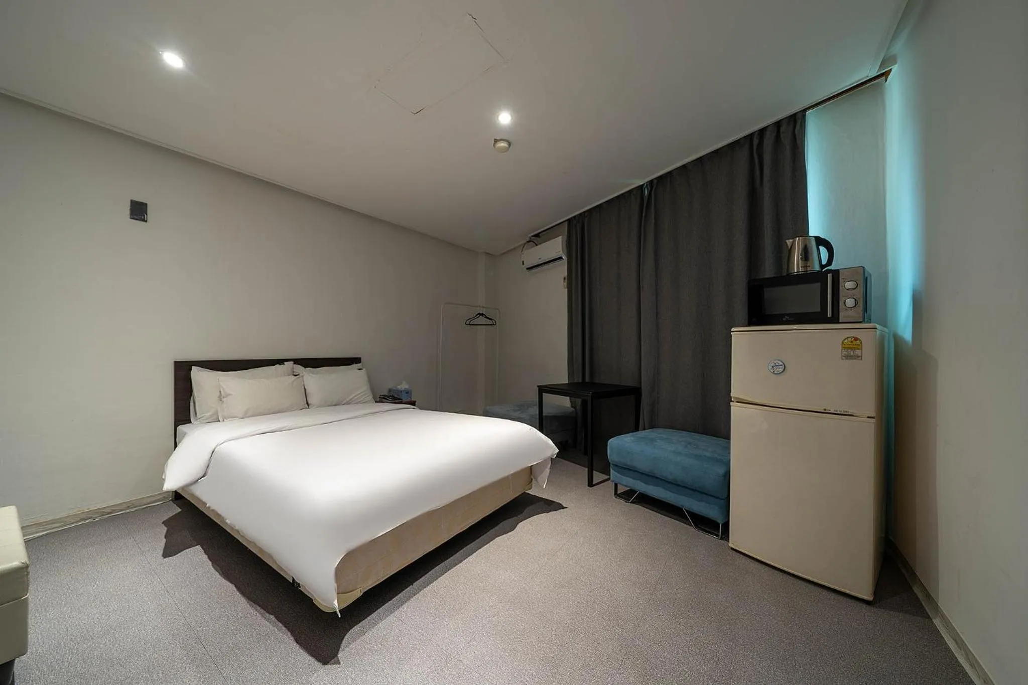 Bed in Pacific7 Hotel