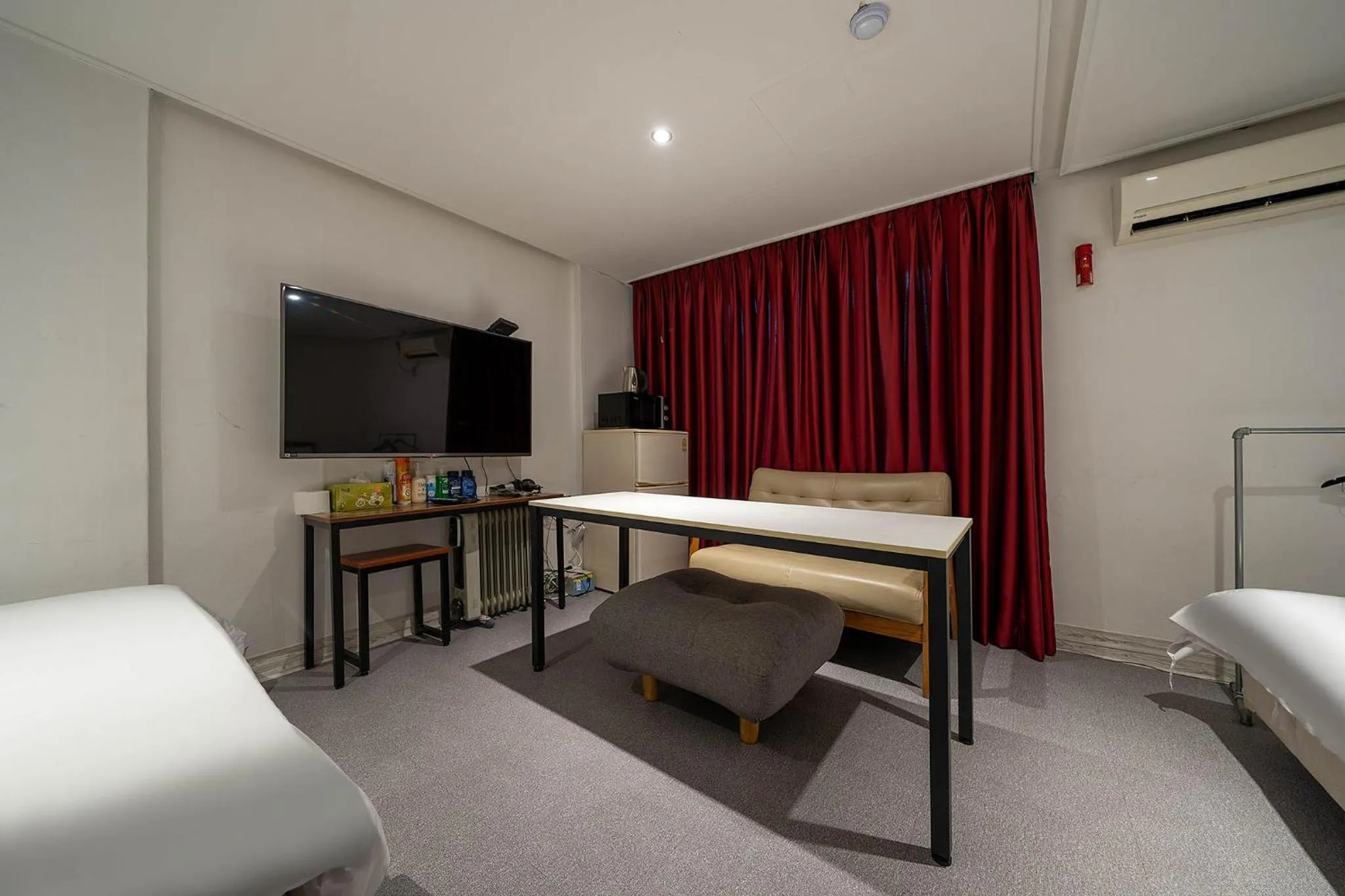 Bed in Pacific7 Hotel