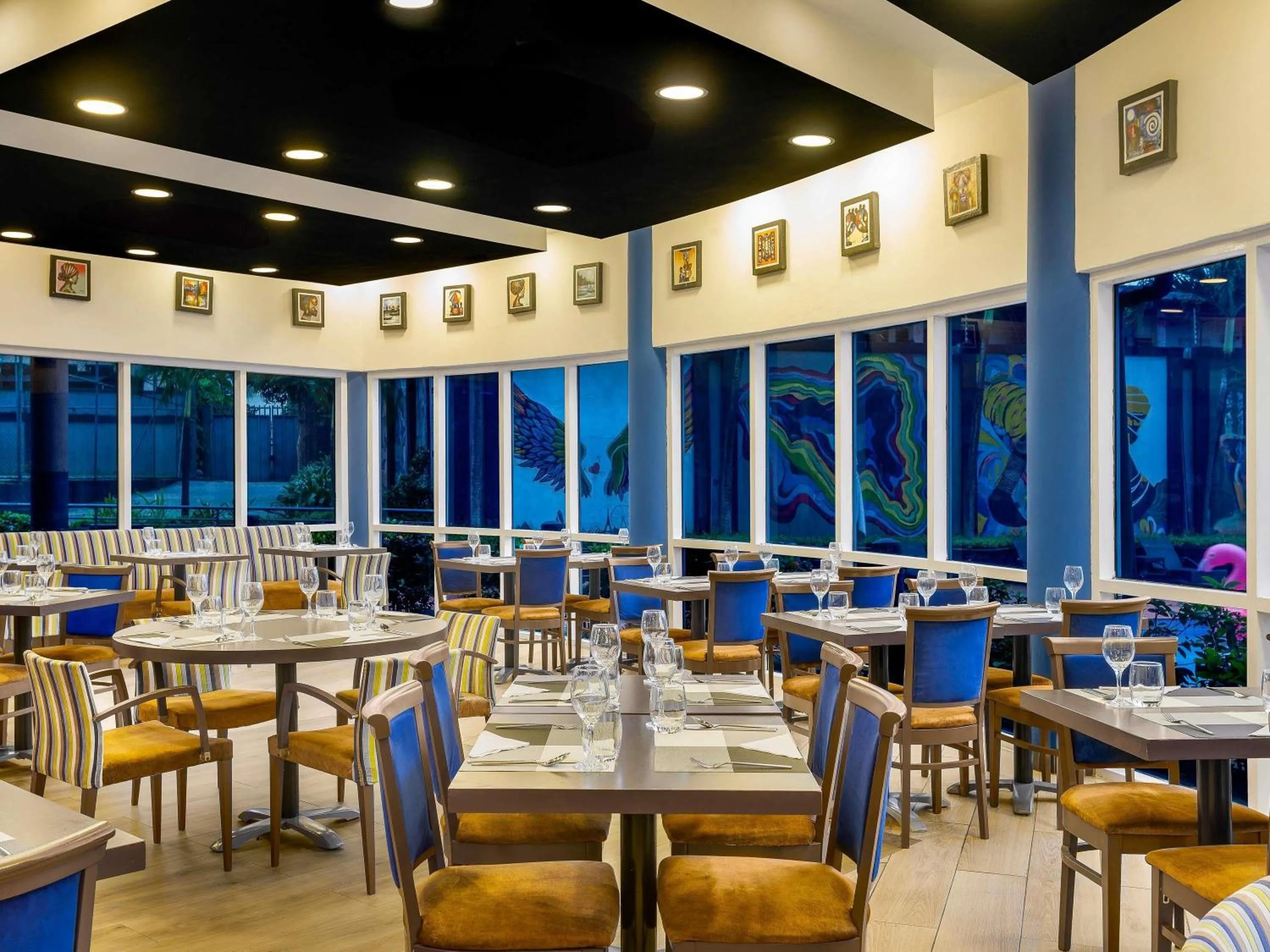 Restaurant/places to eat in Novotel Port Harcourt
