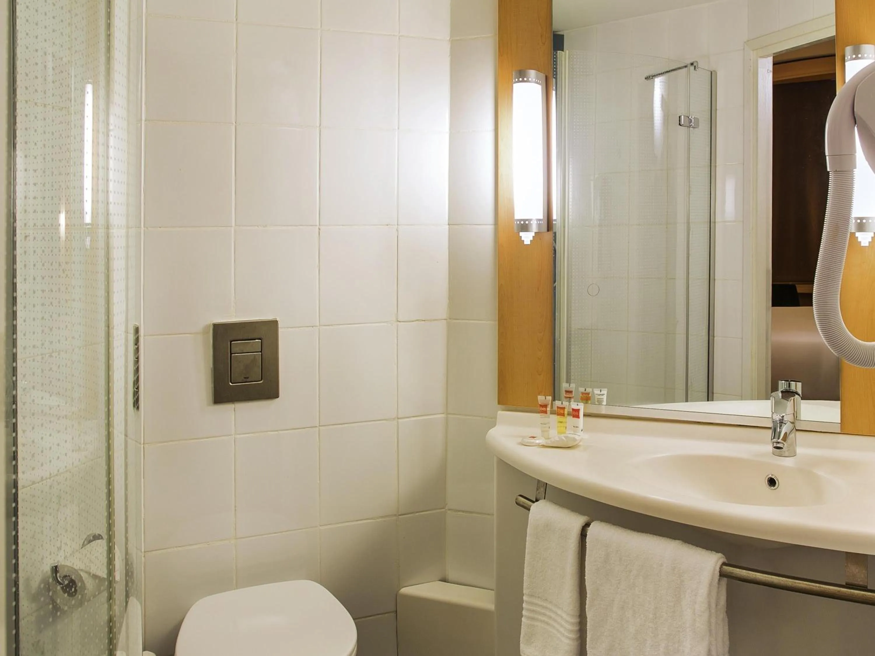 Bedroom in Ibis Lagos Ikeja