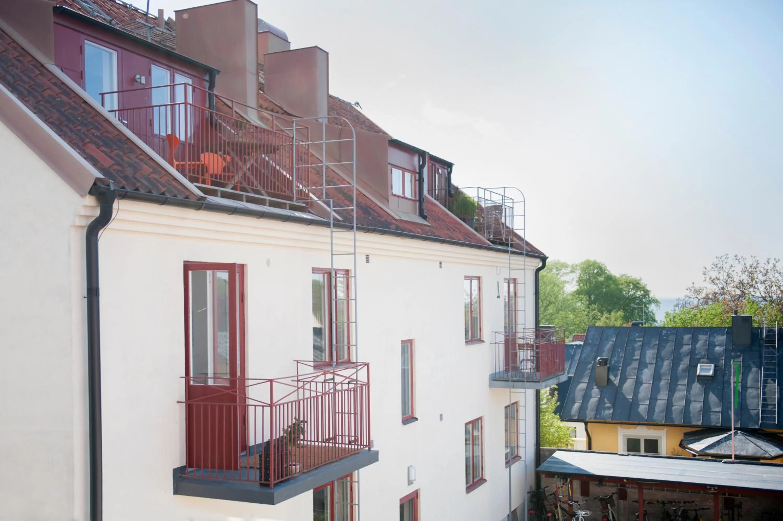 Facade/entrance in Sköna Hönor Apartments