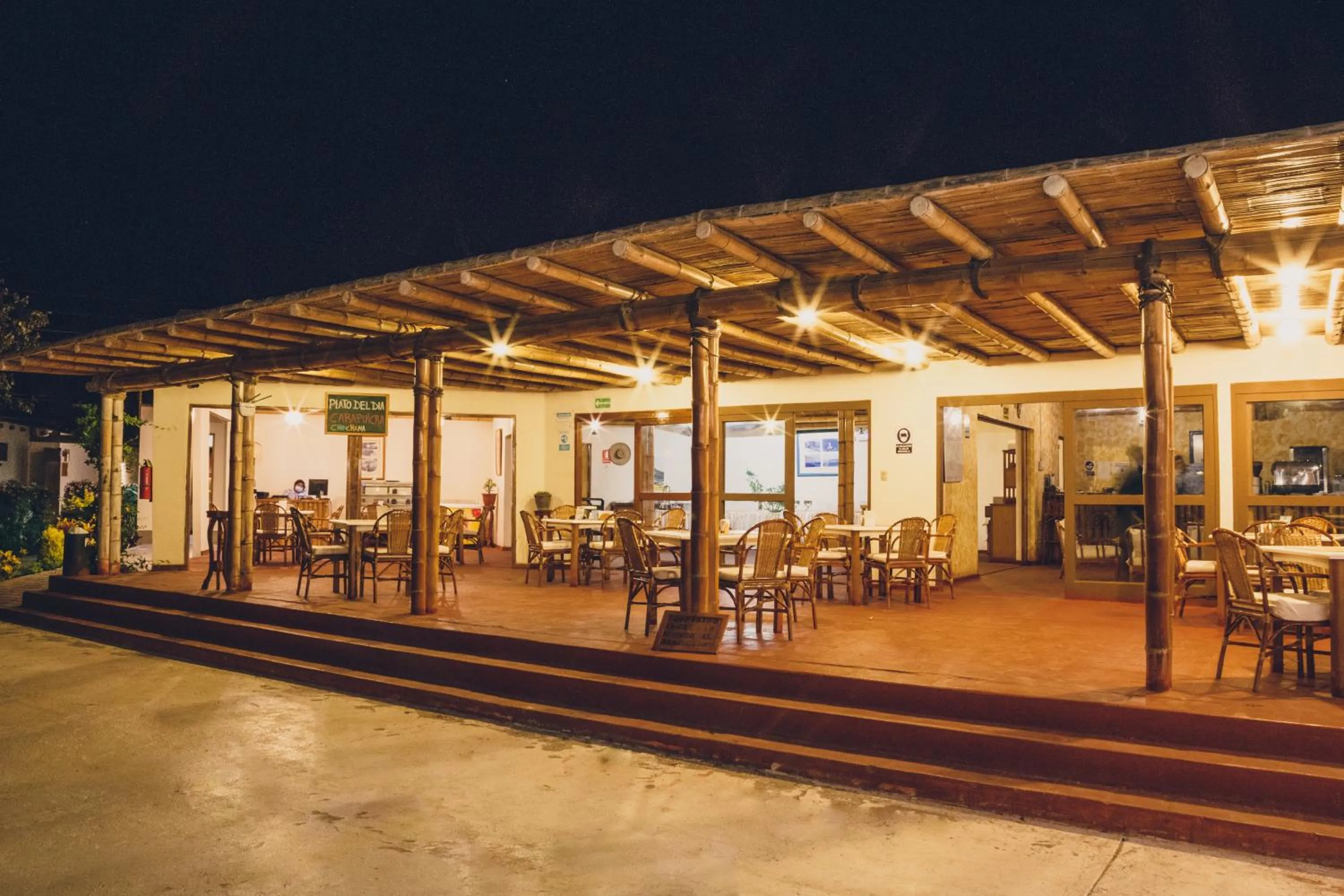 Restaurant/places to eat in Hotel El Condor