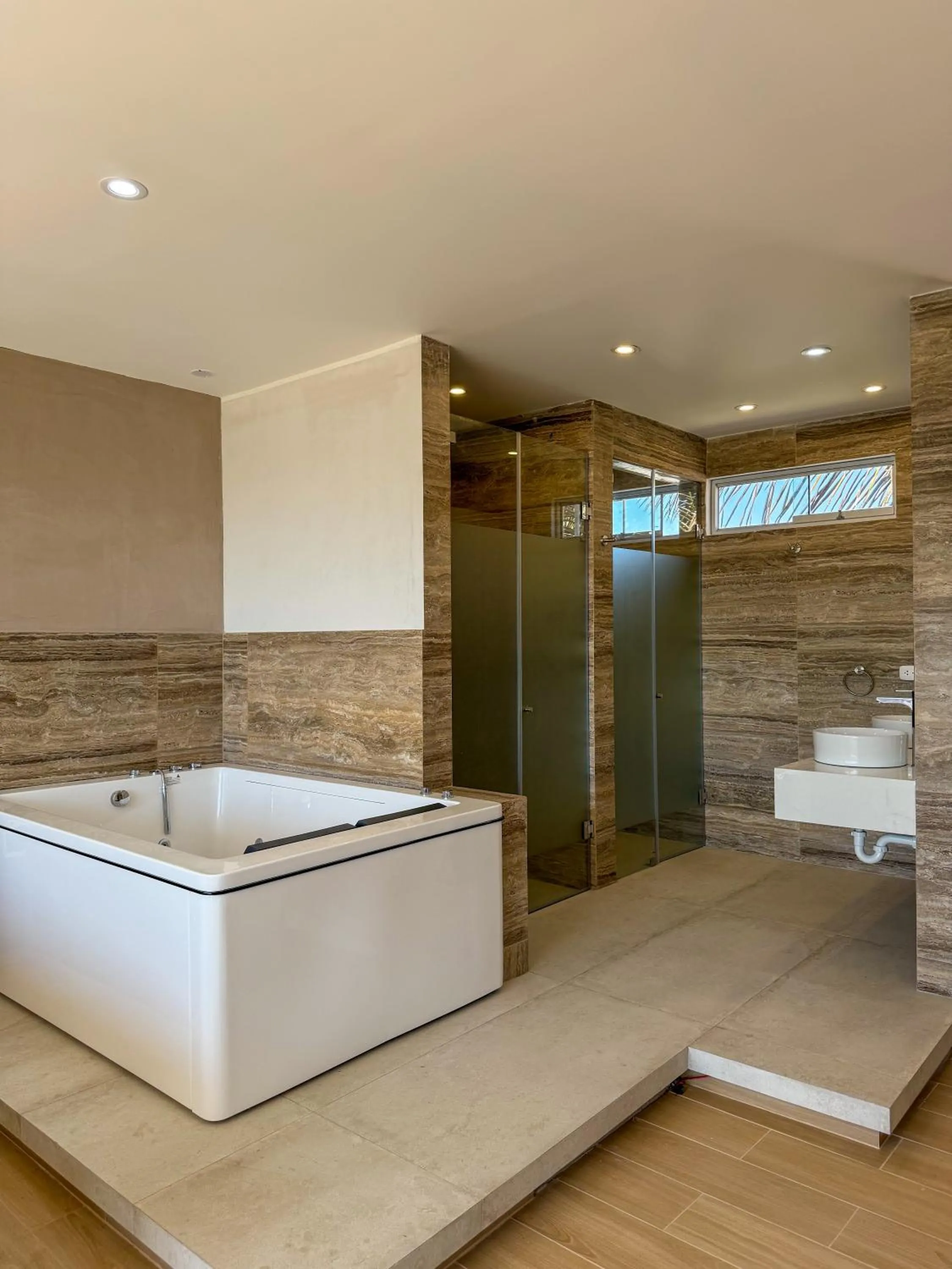 Shower in Hotel El Condor