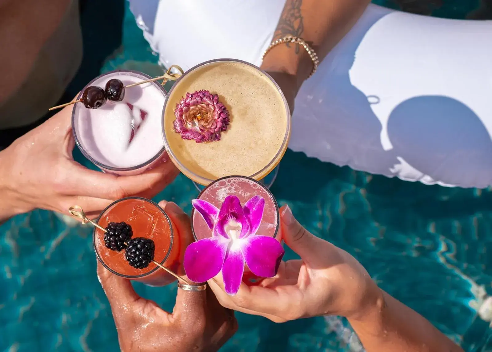 Swimming pool in The Fontaine Swimming pool in The Fontaine