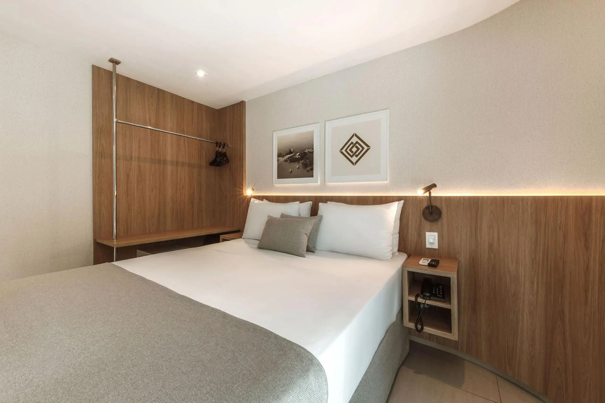 Bedroom, Bed in Angra Beach Hotel