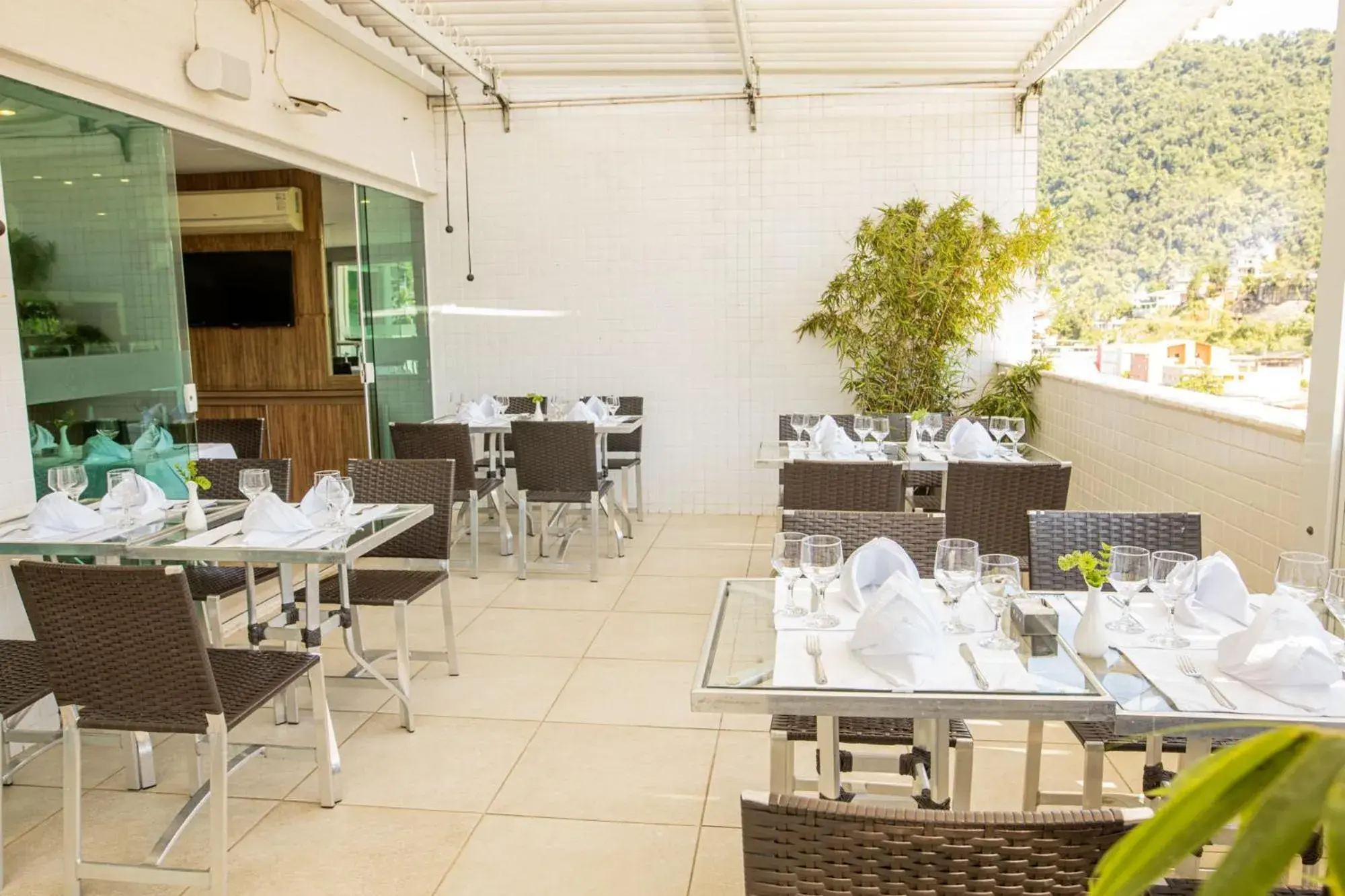 Restaurant/places to eat in Angra Beach Hotel Restaurant/places to eat in Angra Beach Hotel