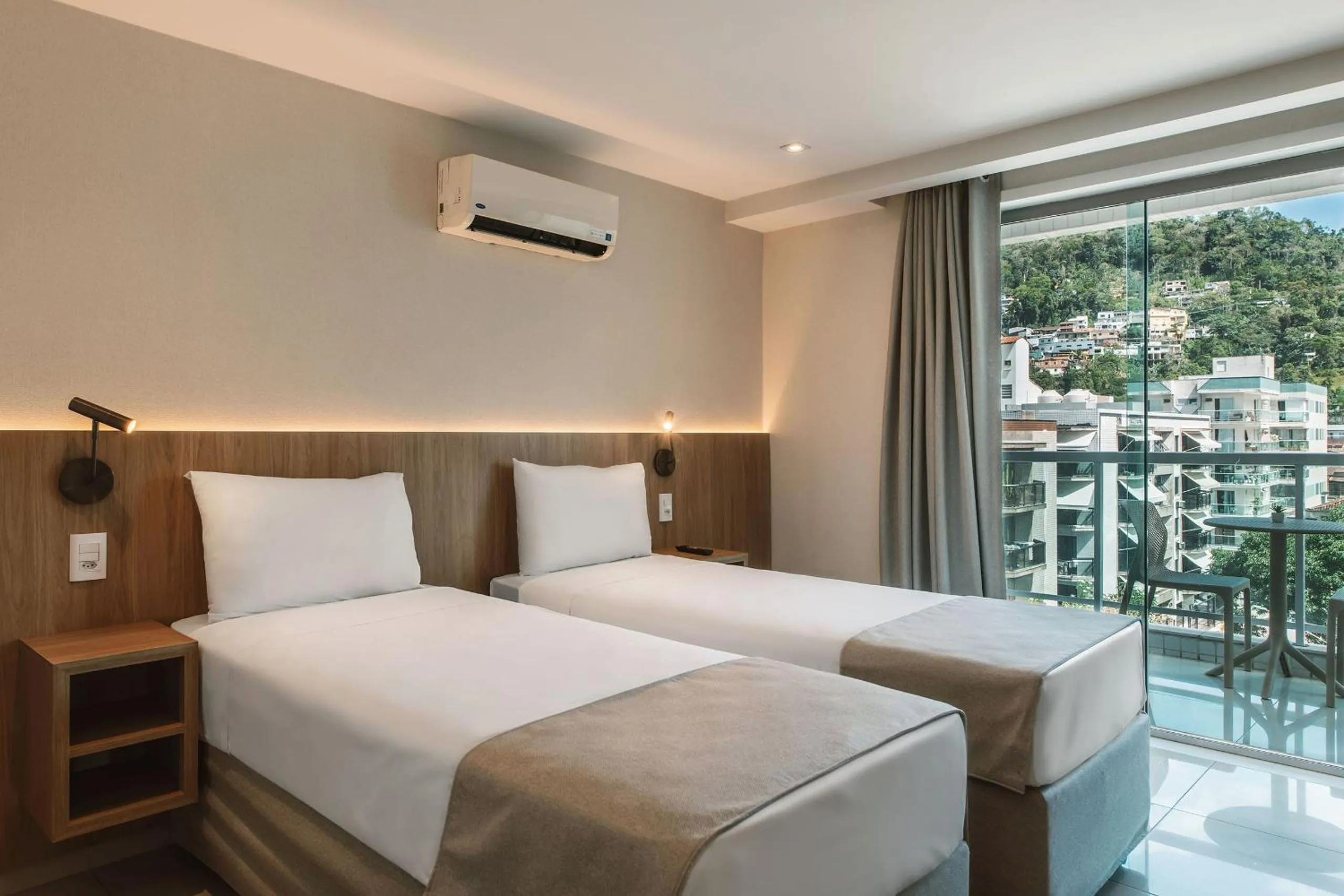 Bedroom, Bed in Angra Beach Hotel