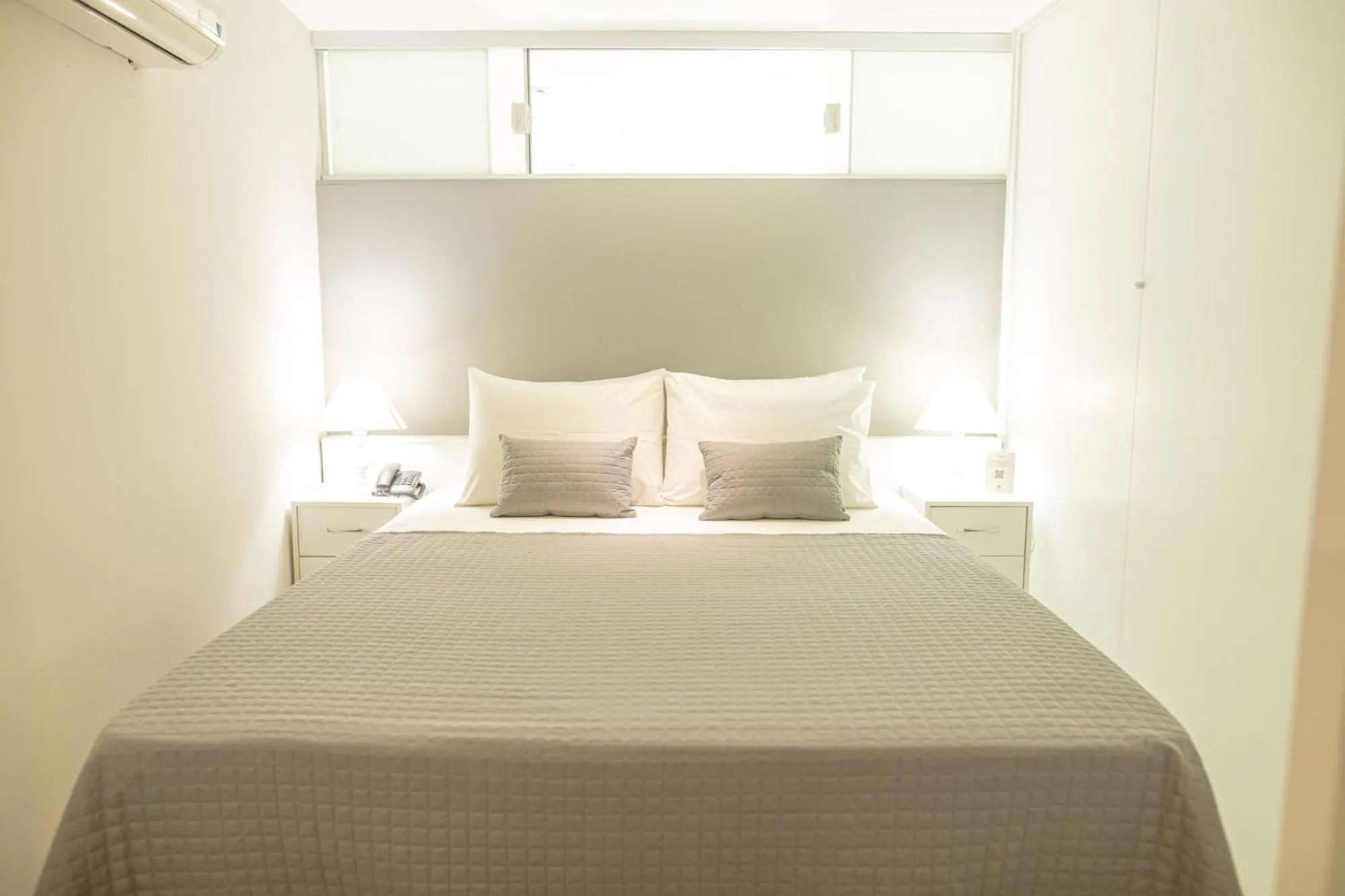 Bedroom, Bed in Angra Beach Hotel