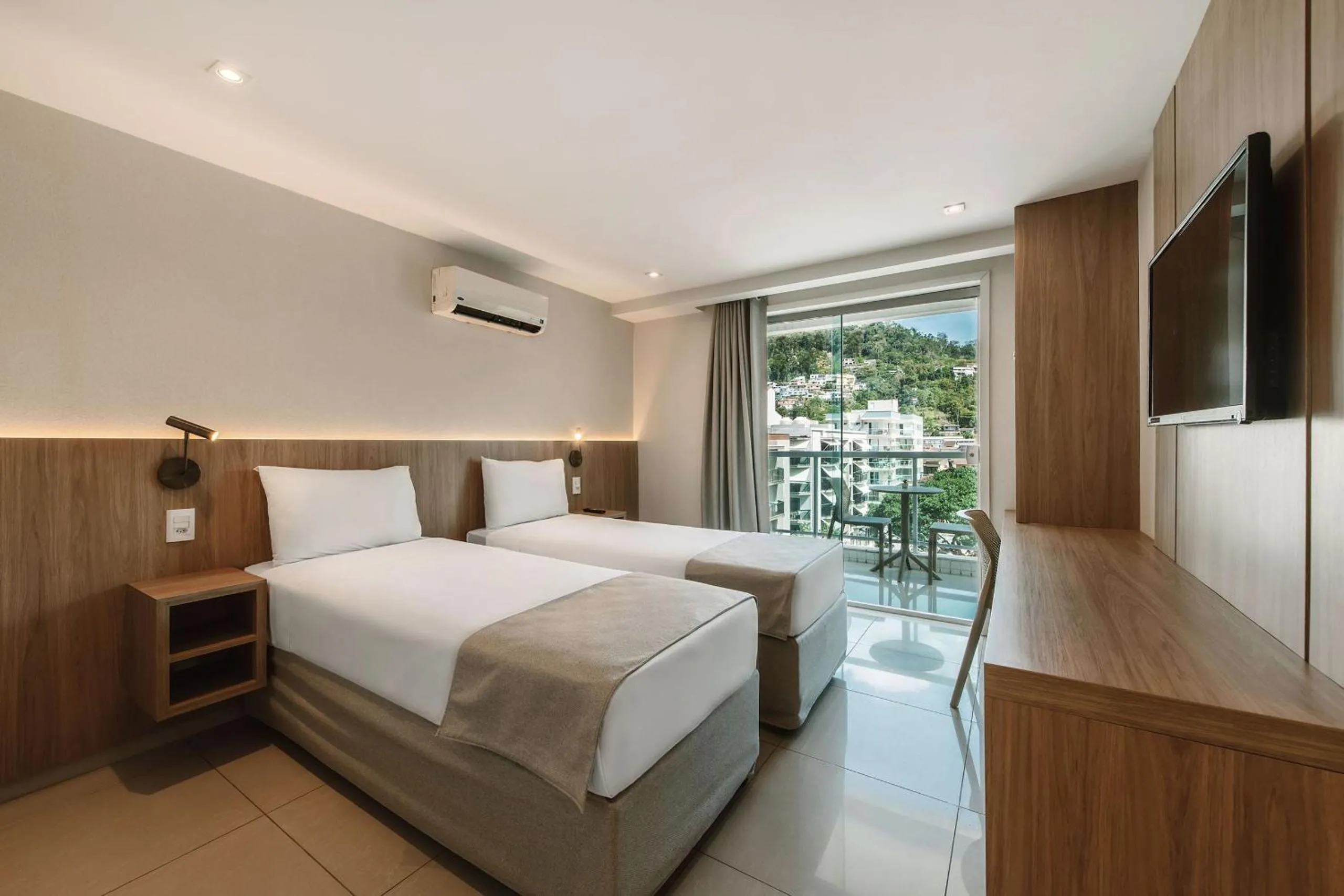Bedroom, Bed in Angra Beach Hotel