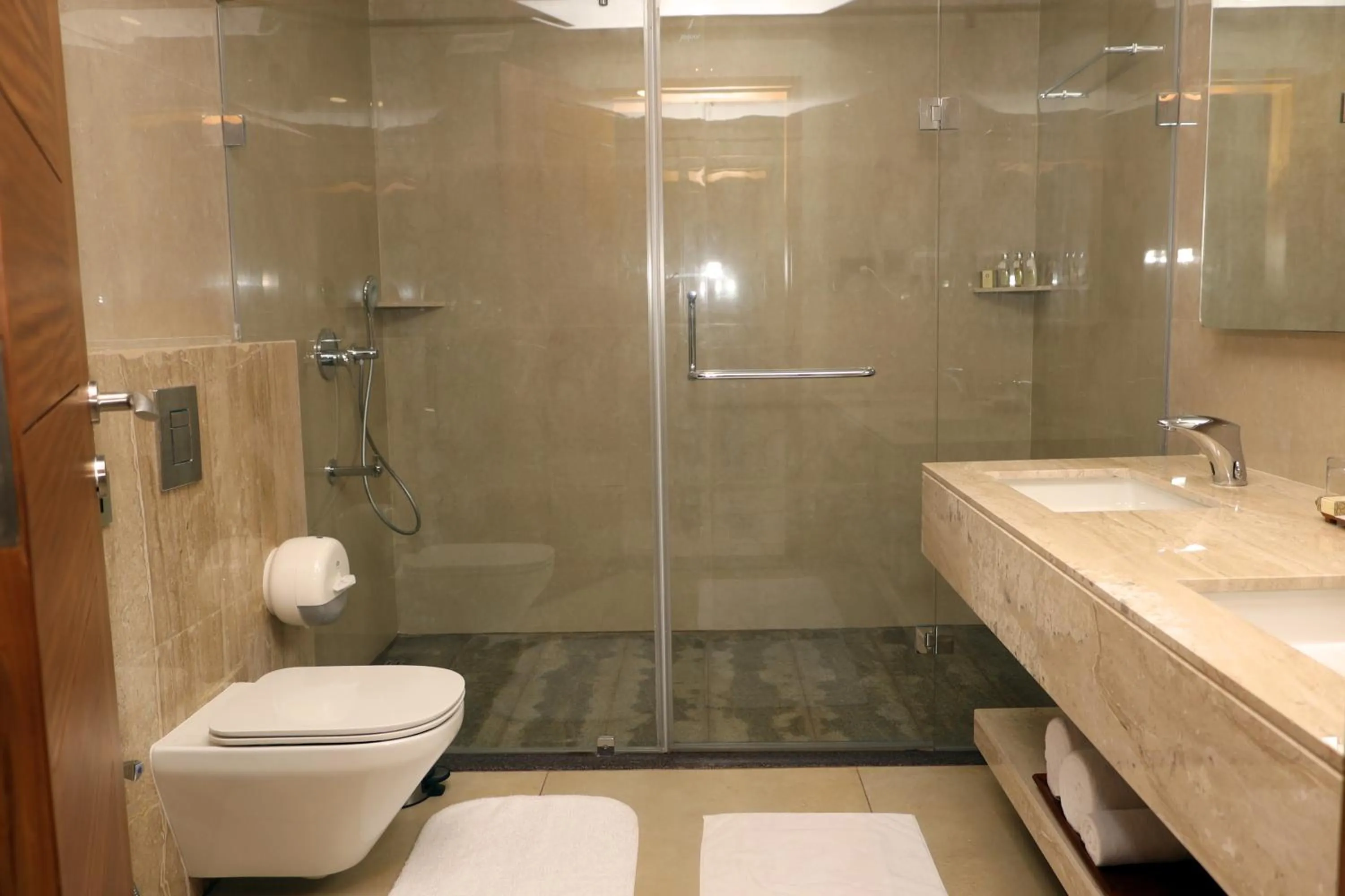 Toilet in Vibe Munnar Resort & Spa