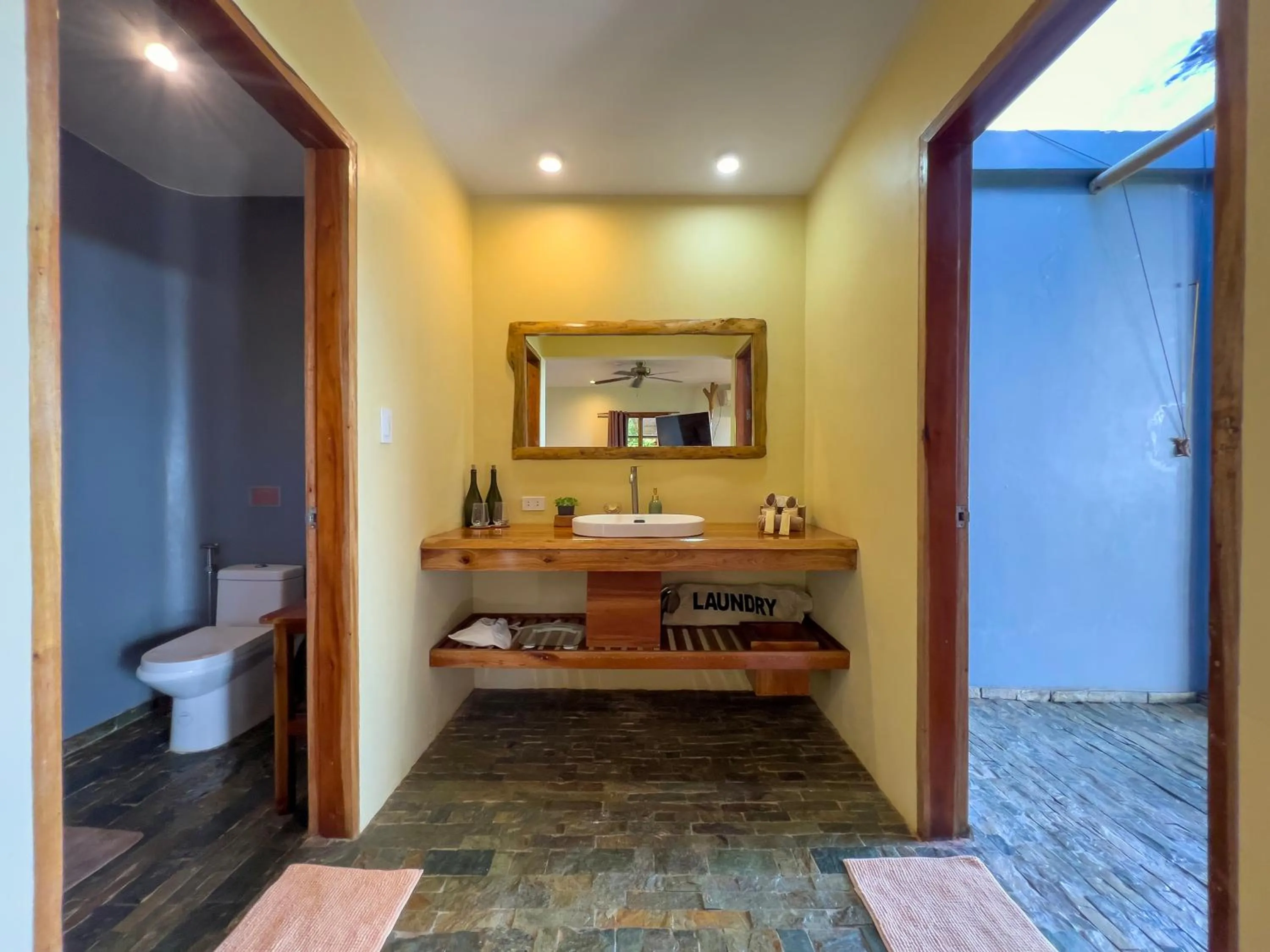 Bathroom in Nakabalo Guesthouse & Restaurant