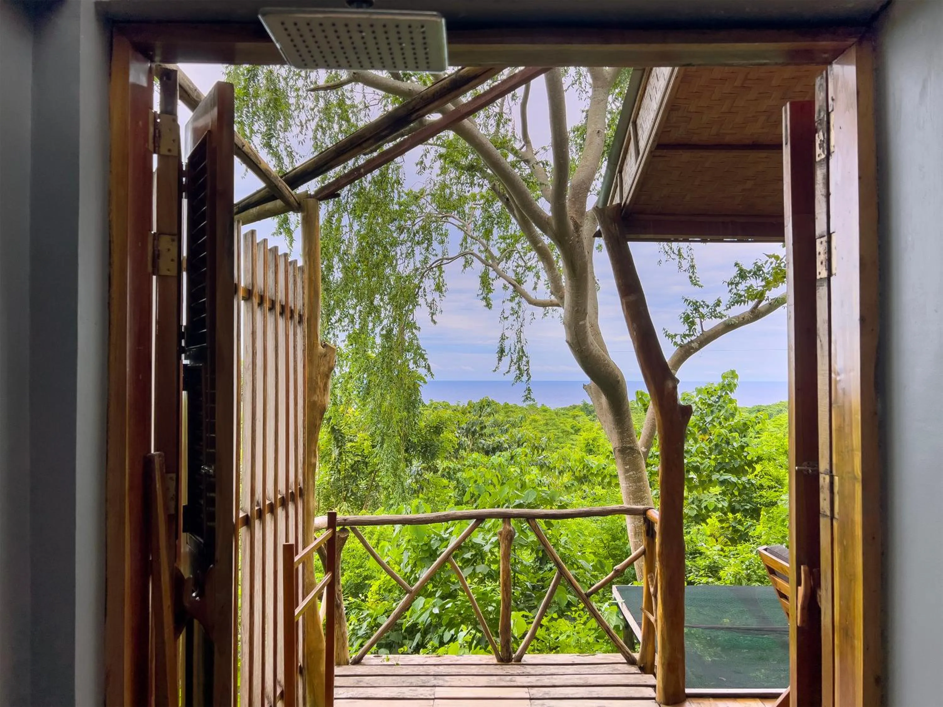 Shower in Nakabalo Guesthouse & Restaurant