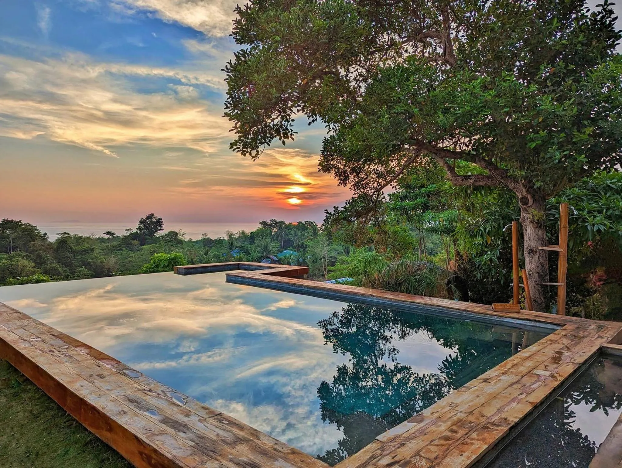 Swimming pool in Nakabalo Guesthouse & Restaurant