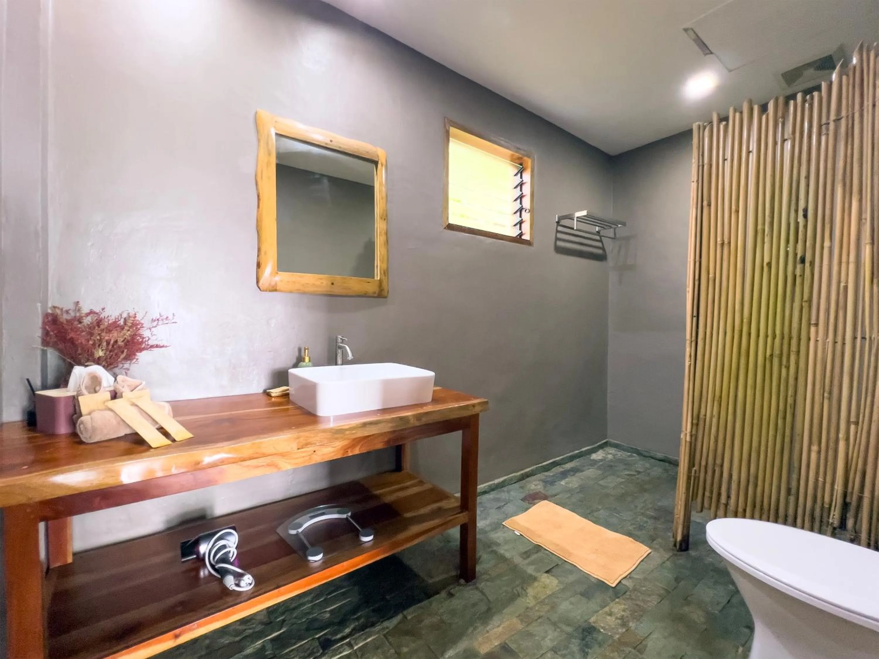 Bathroom in Nakabalo Guesthouse & Restaurant