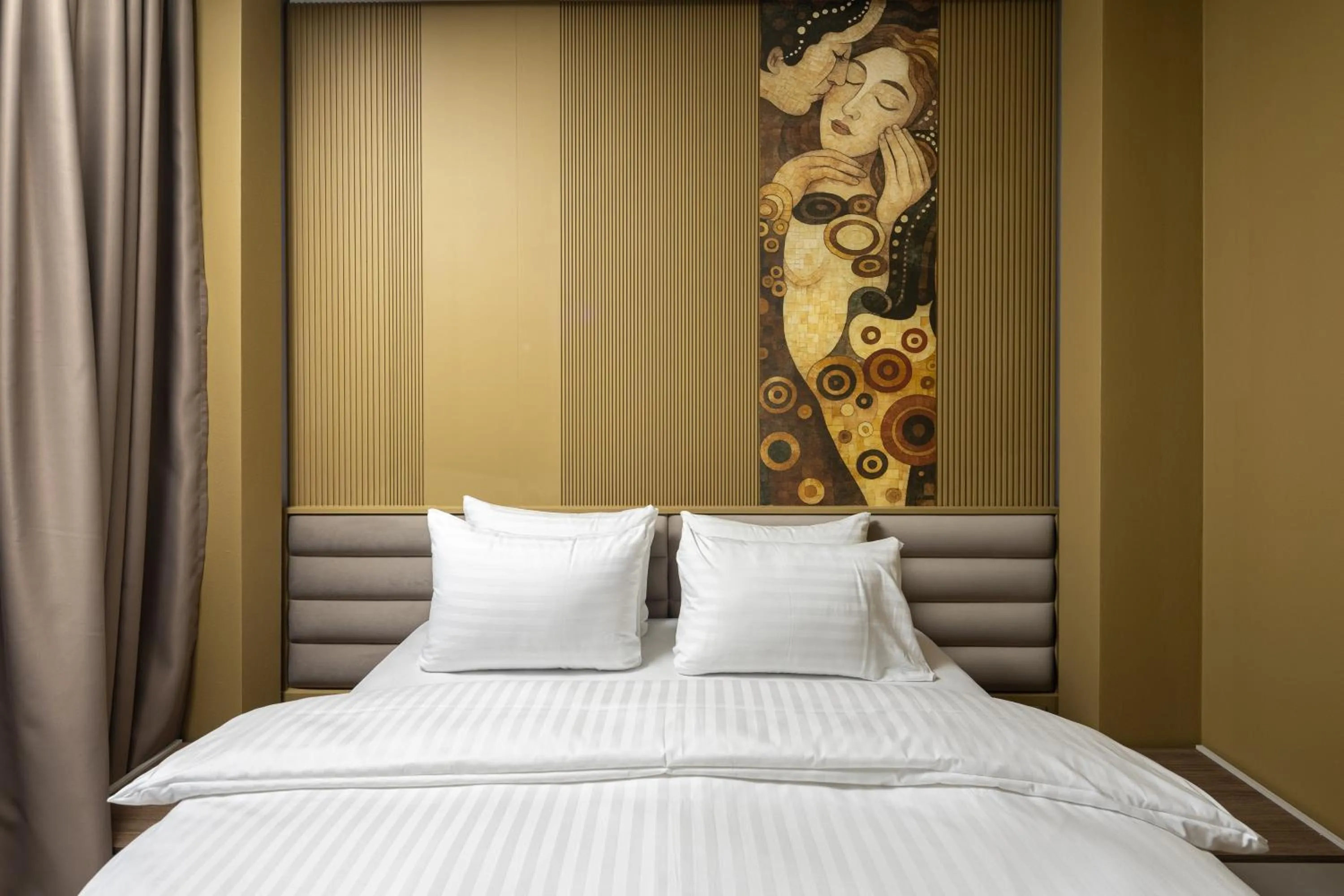 Bed in The Alley by Kanopian