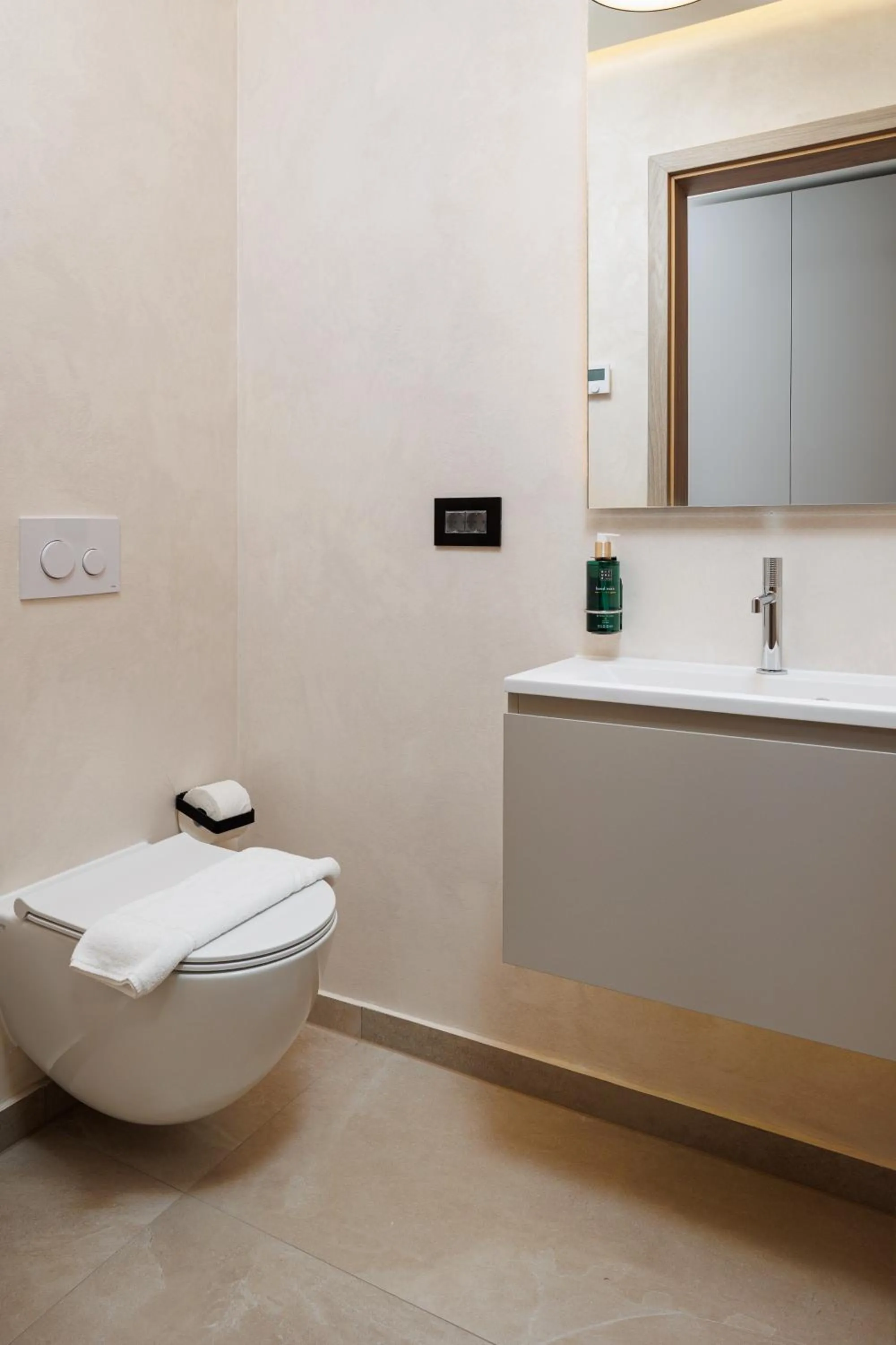 Toilet in The Alley by Kanopian