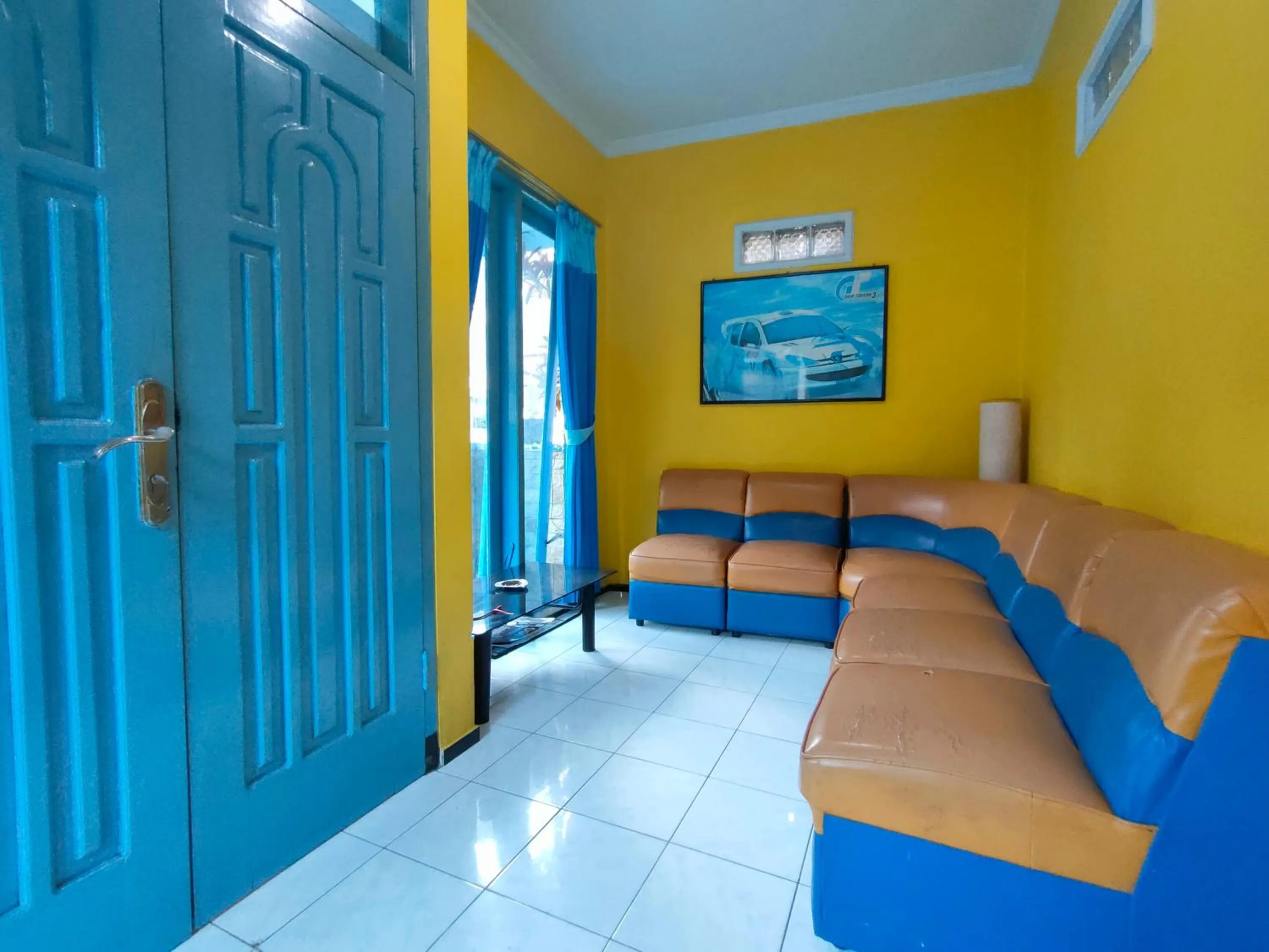 Seating area, Bed in Blue Nineteen RedPartner