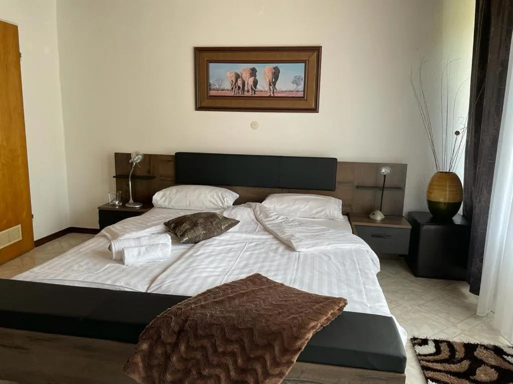 Bed in Hotel Restaurant Toscana