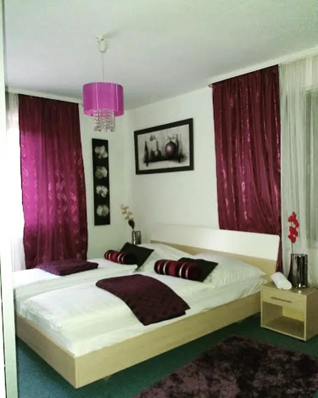 Bed in Hotel Restaurant Toscana