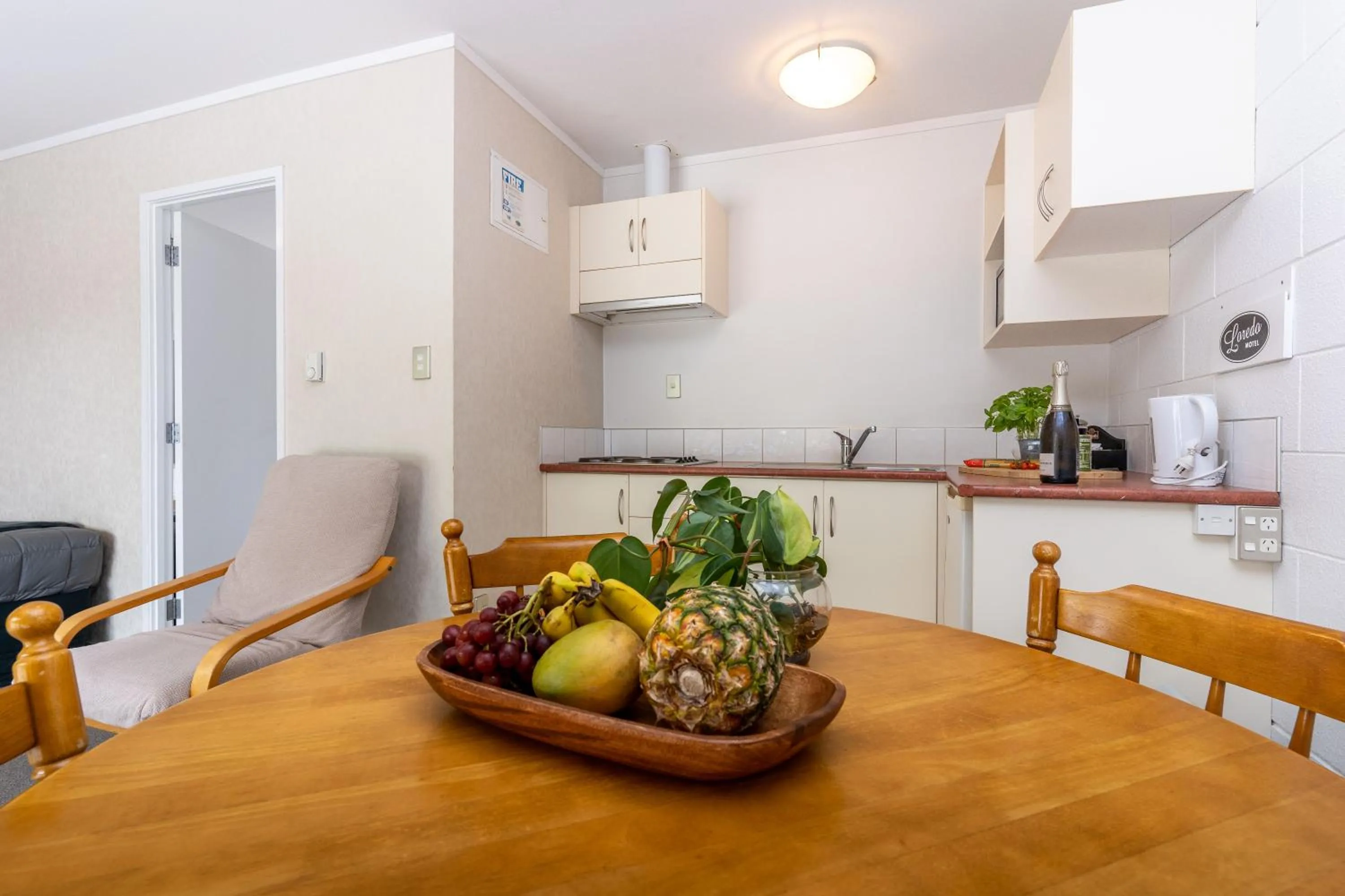 Dining area in Loredo Motel