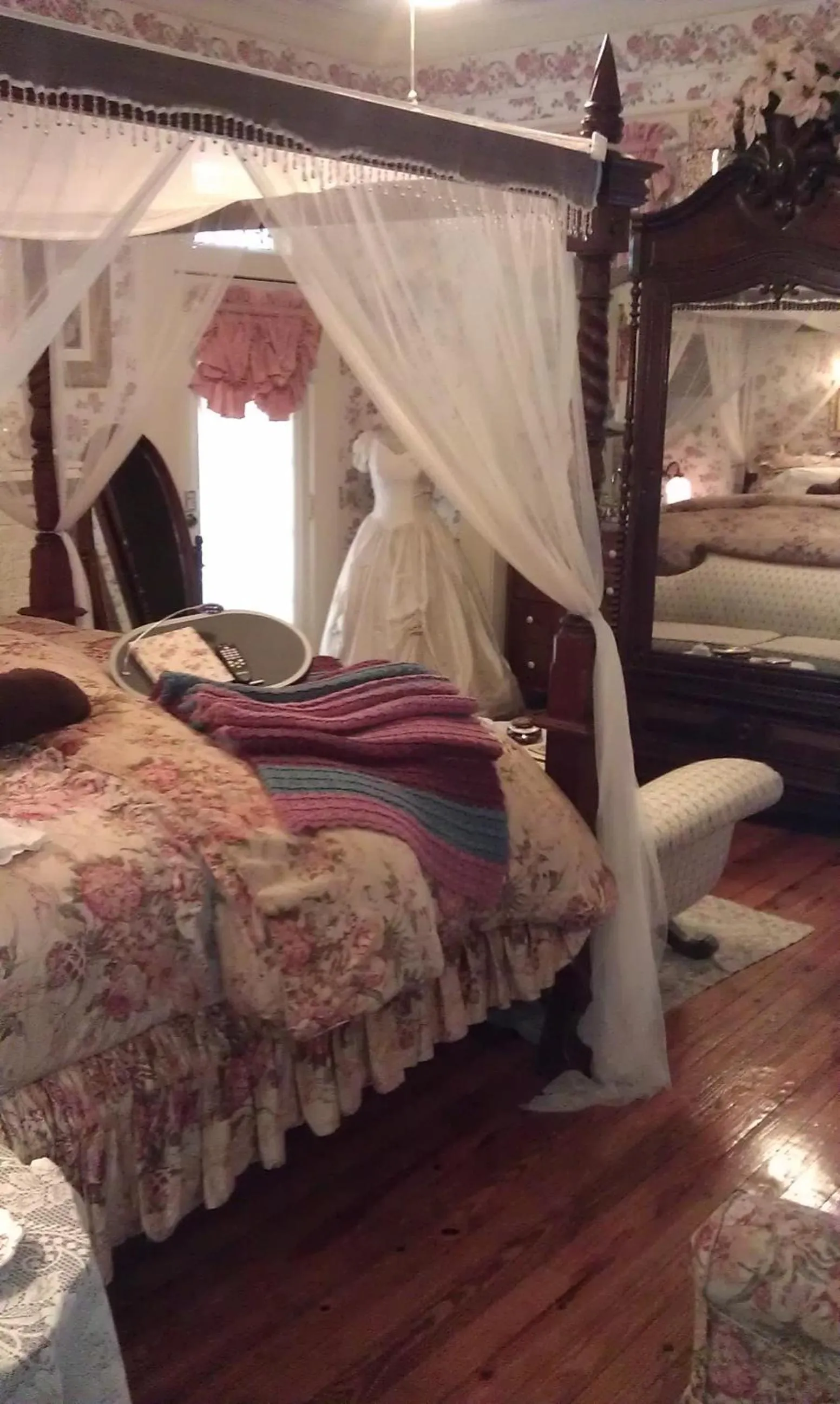 2439 Fairfield "A Bed and Breakfast"