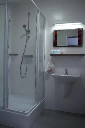 Bathroom in Hotel Olympia