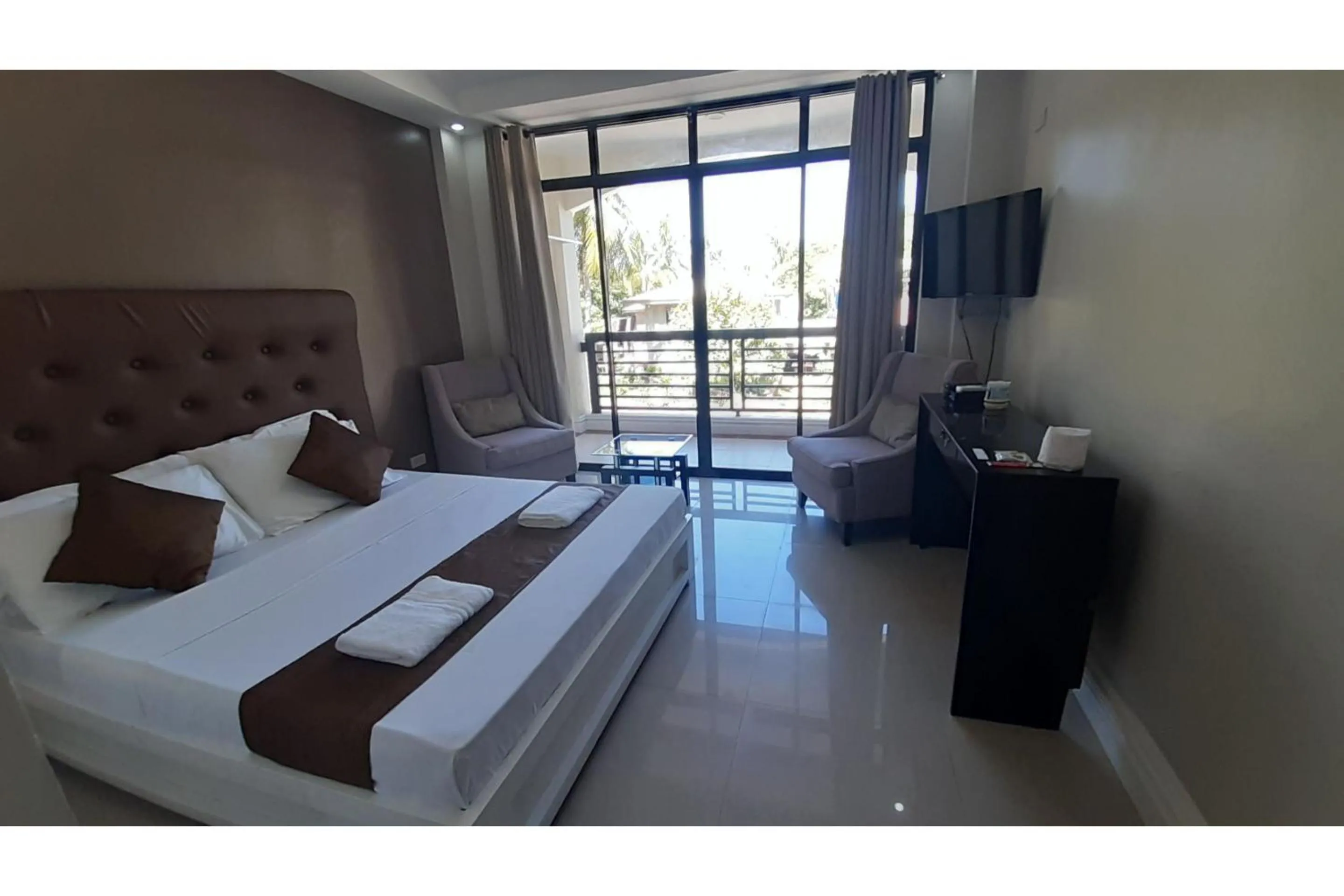 Bedroom, Bed in Adelaida Pensionne Hotel