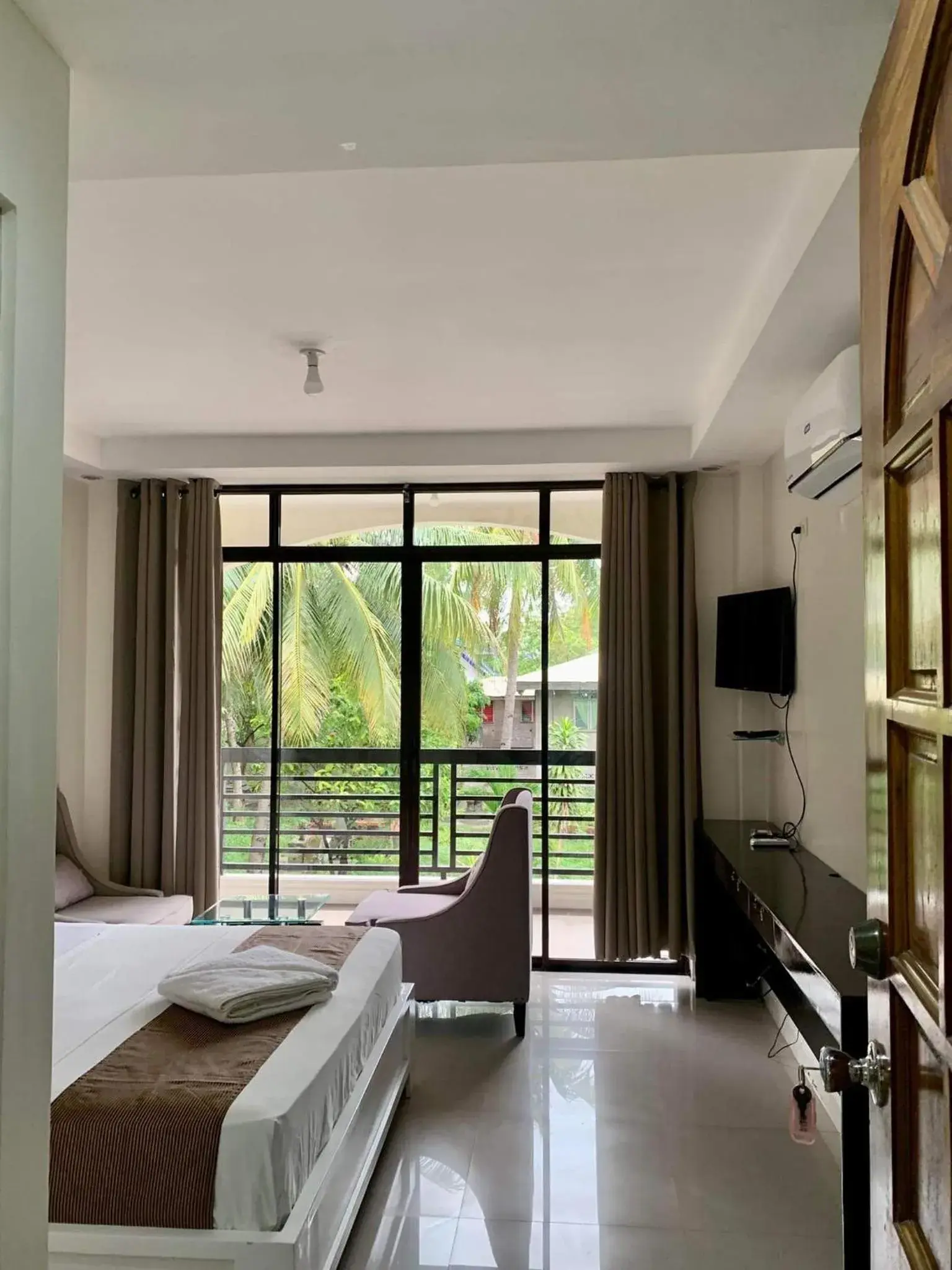 TV and multimedia, Bed in Adelaida Pensionne Hotel TV and multimedia, Bed in Adelaida Pensionne Hotel