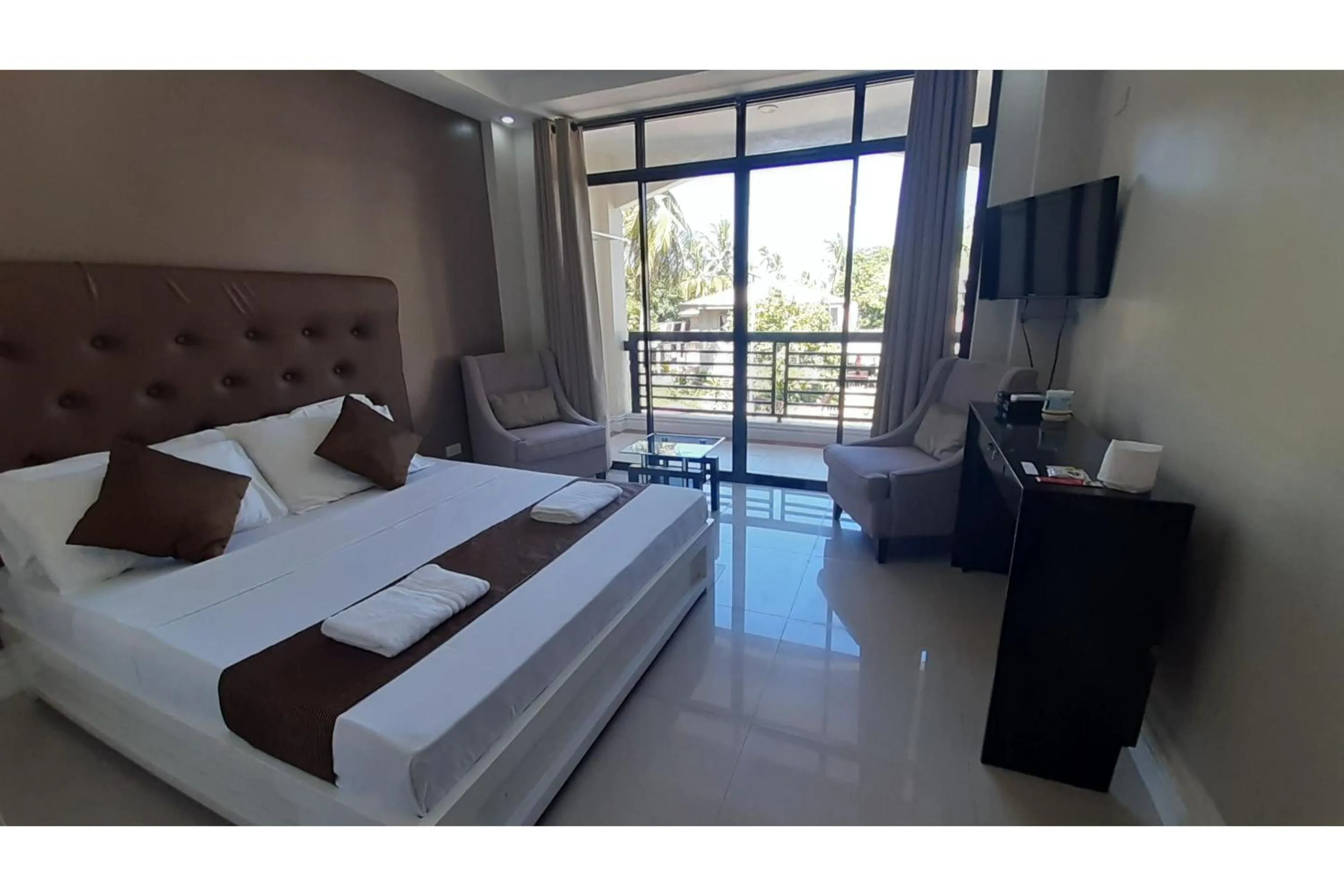 Bedroom, Bed in Adelaida Pensionne Hotel