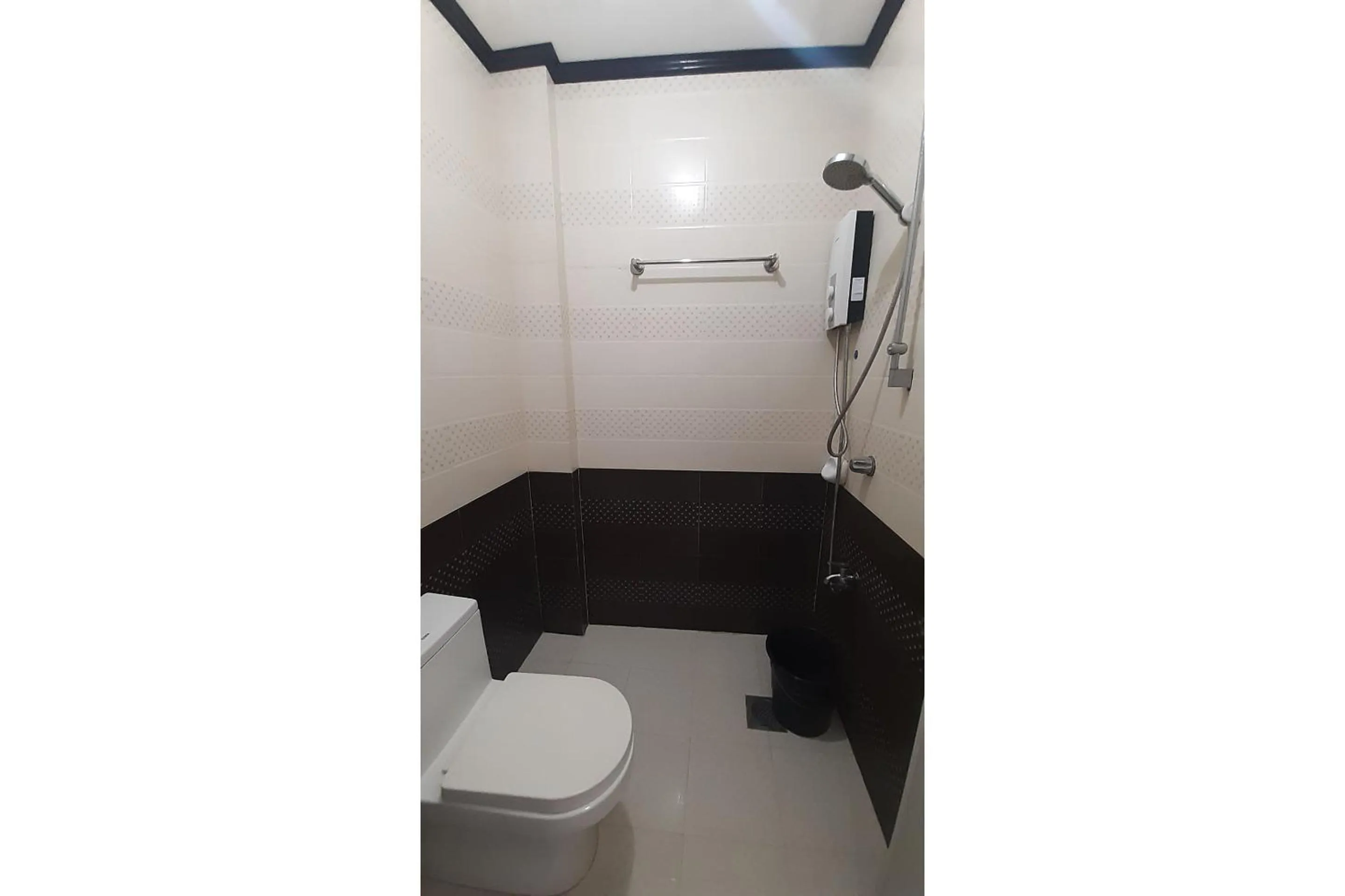 Bathroom in Adelaida Pensionne Hotel