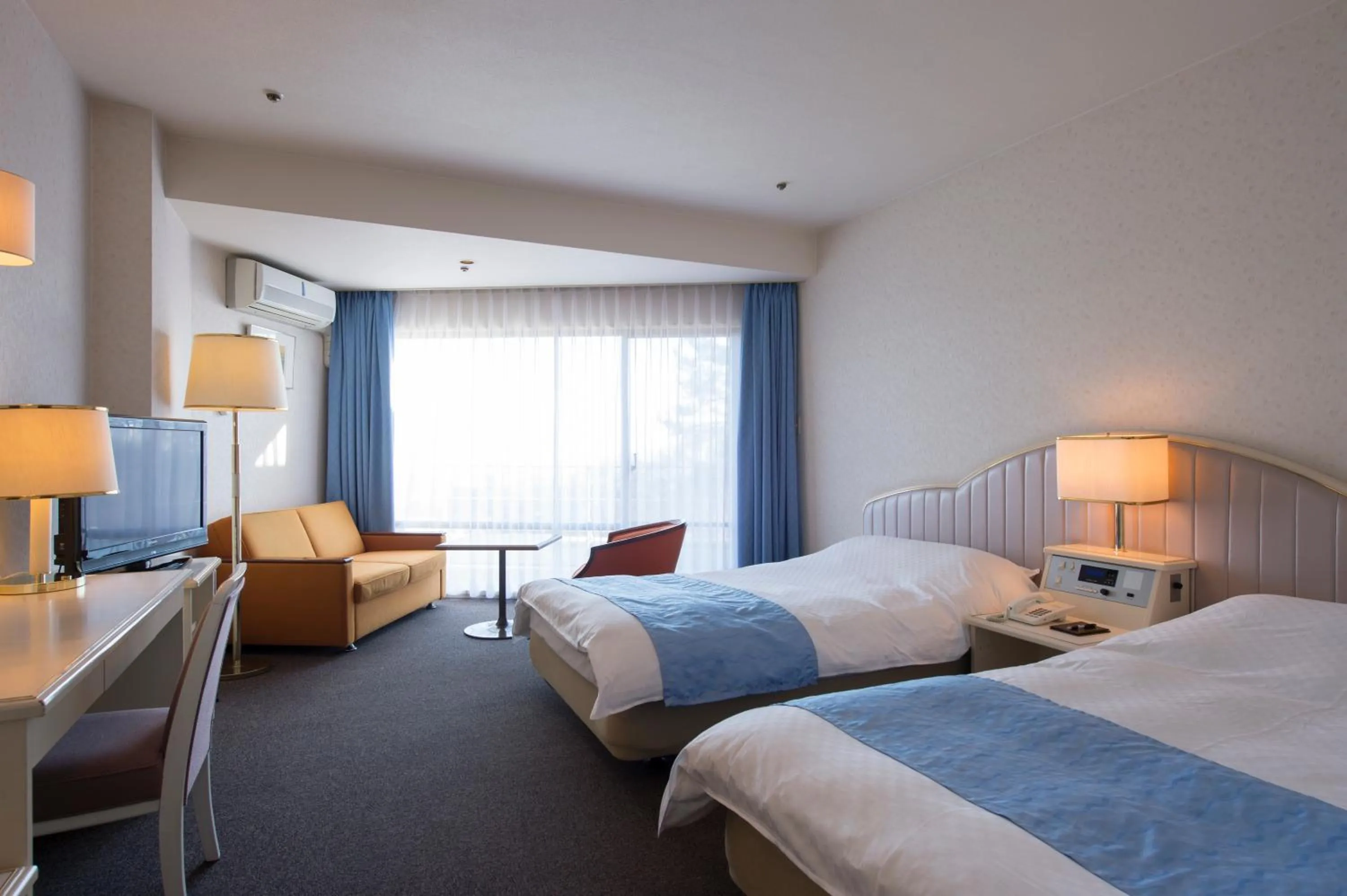 Photo of the whole room, Bed in Izu-Kogen Wan Wan Paradise Hotel & Cottage