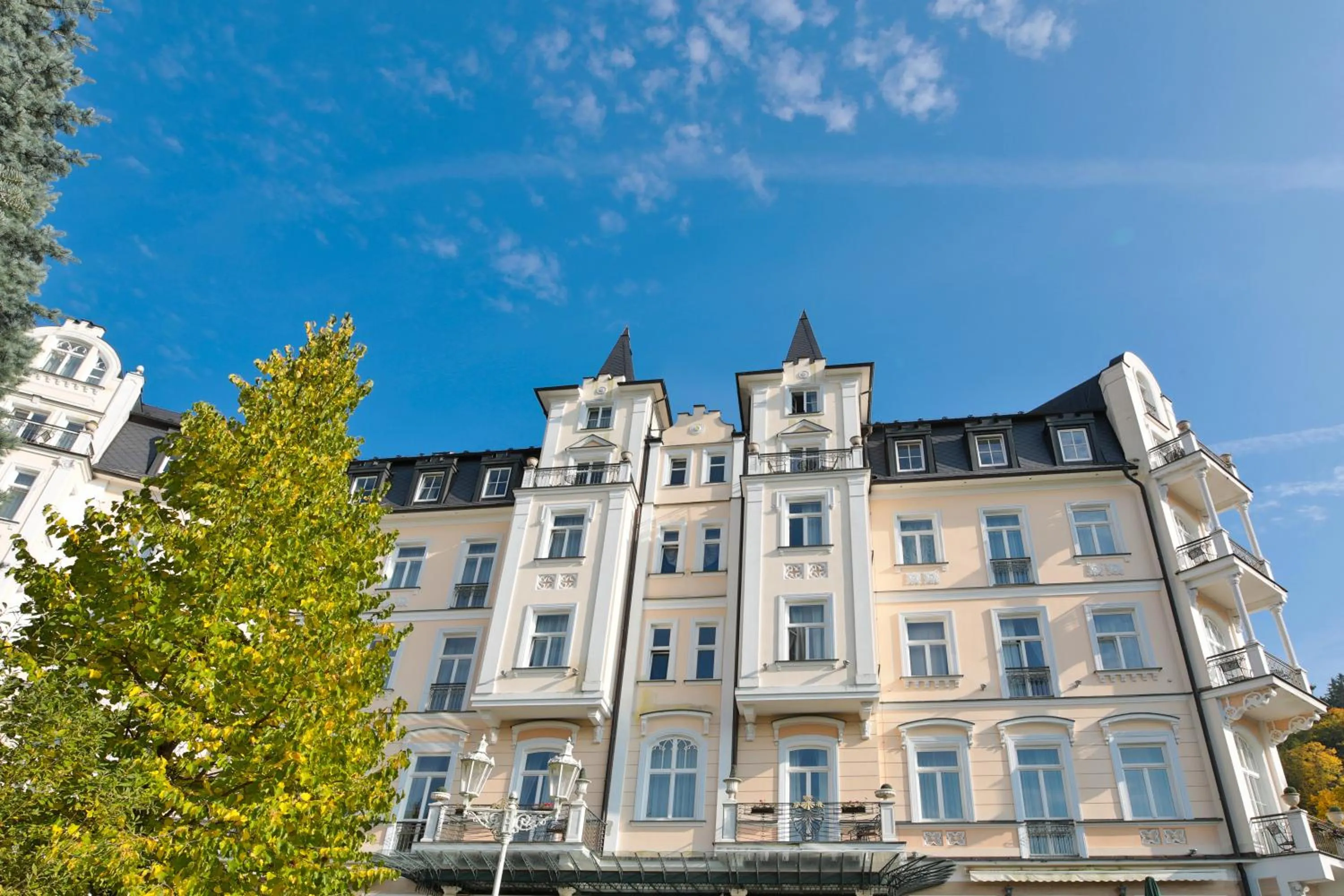 Facade/entrance in Sun Palace Wellness Hotel