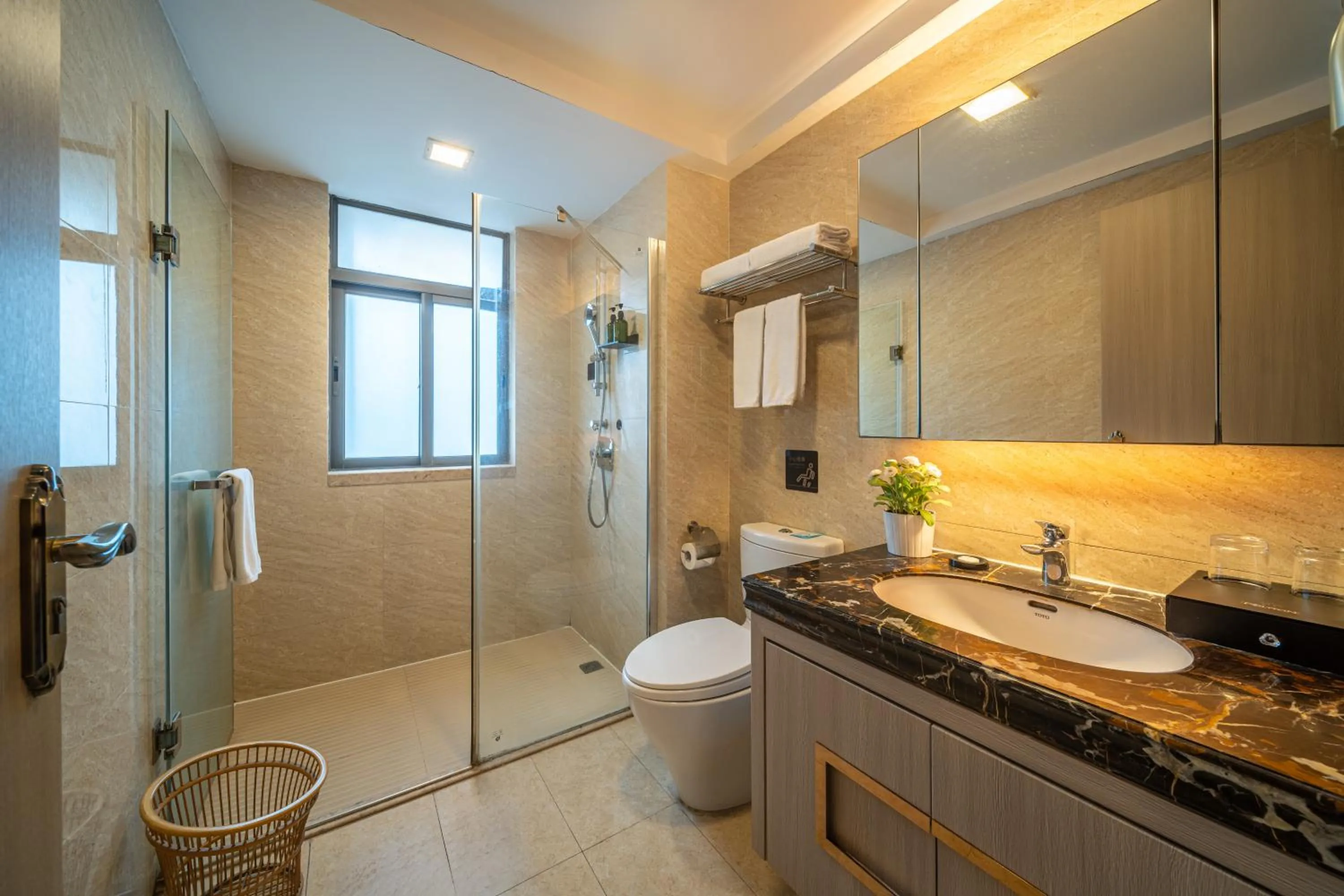 Toilet in Foshan Poltton International Serviced Apartment