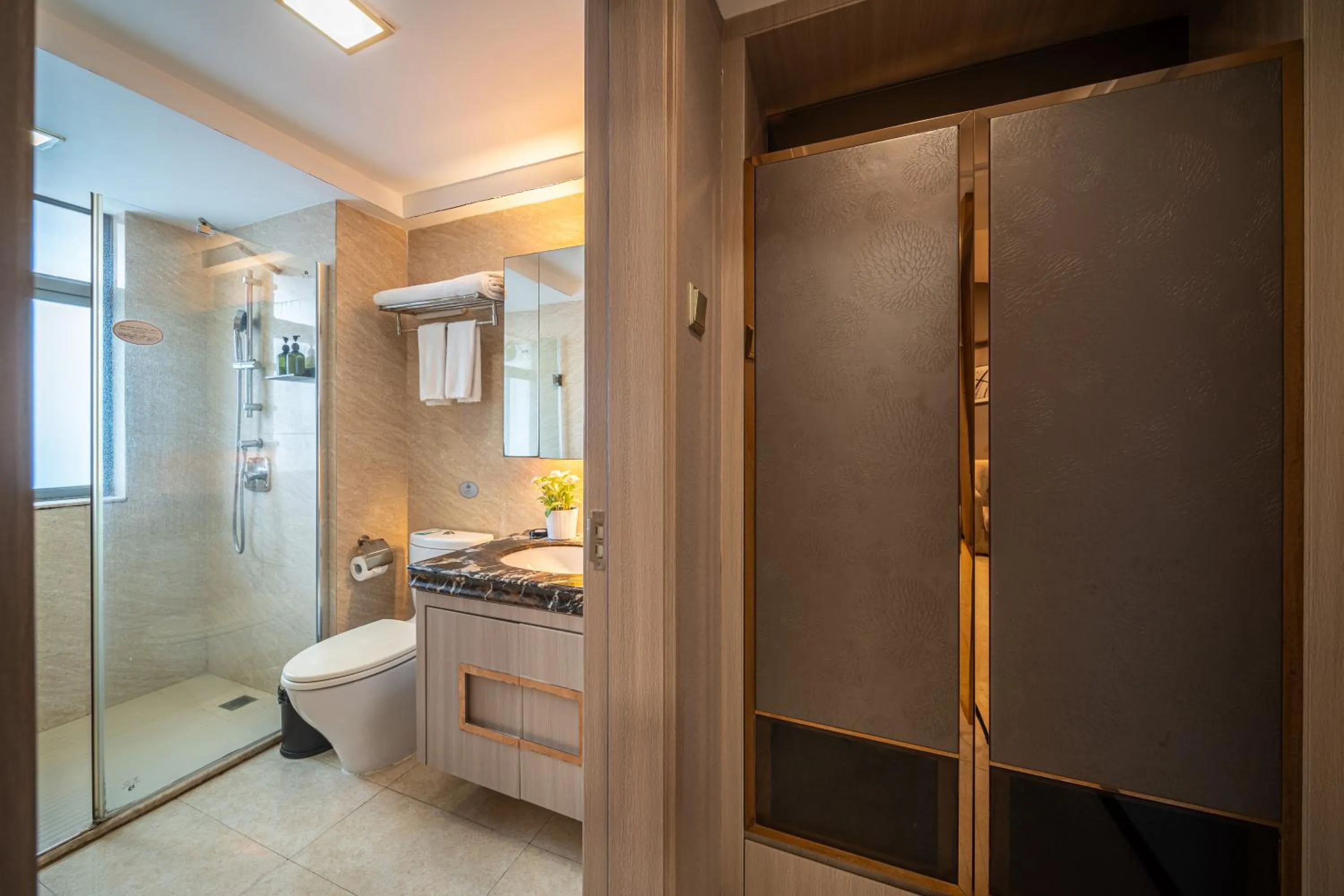 Toilet in Foshan Poltton International Serviced Apartment