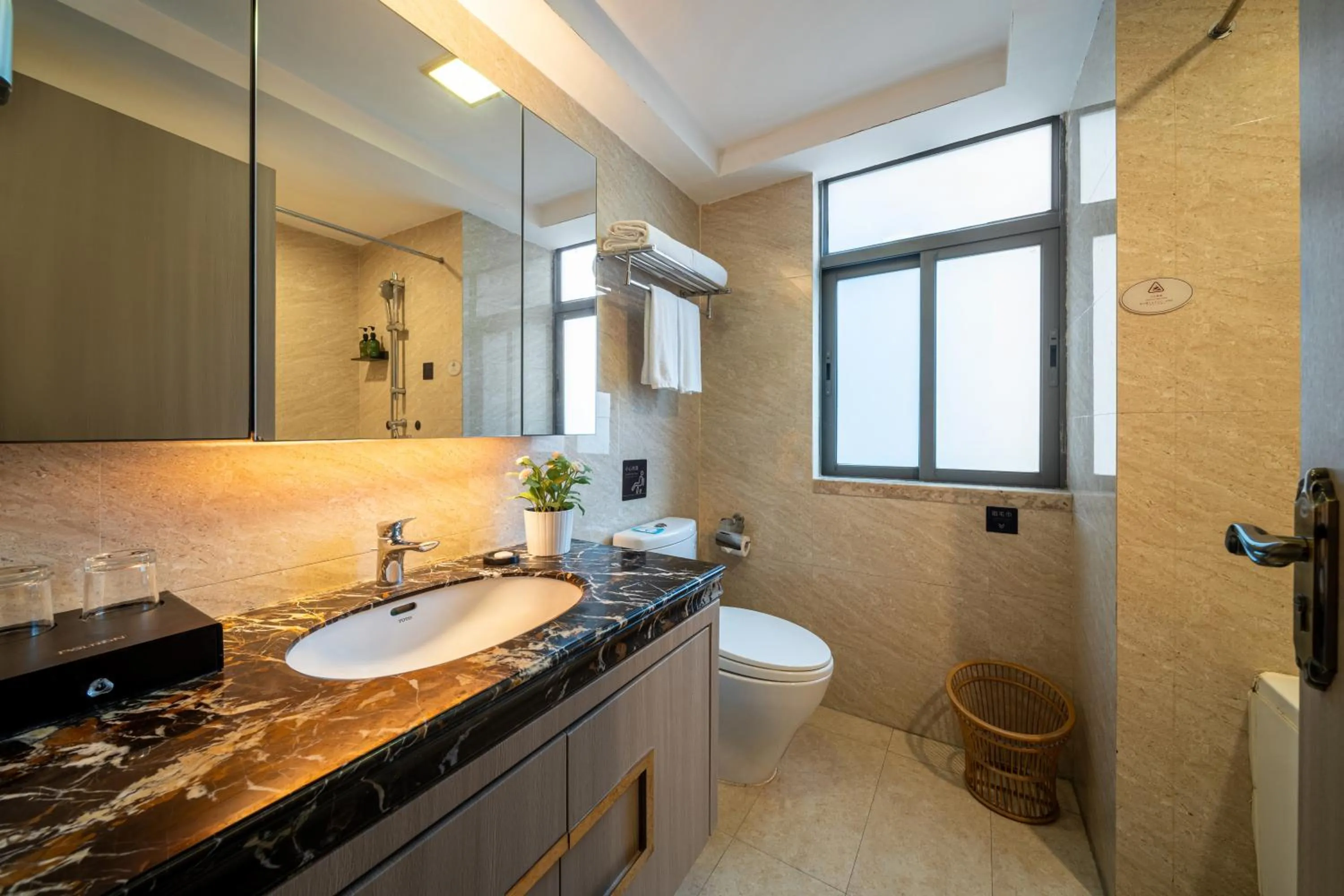 Toilet in Foshan Poltton International Serviced Apartment