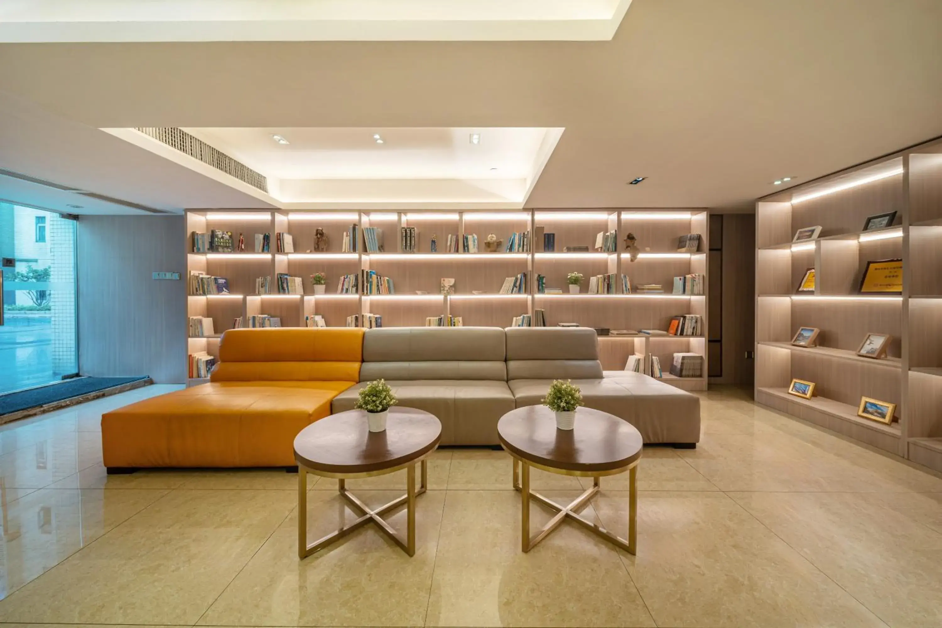 Lobby or reception in Foshan Poltton International Serviced Apartment-Canton fair free shuttle bus Lobby or reception in Foshan Poltton International Serviced Apartment-Canton fair free shuttle bus