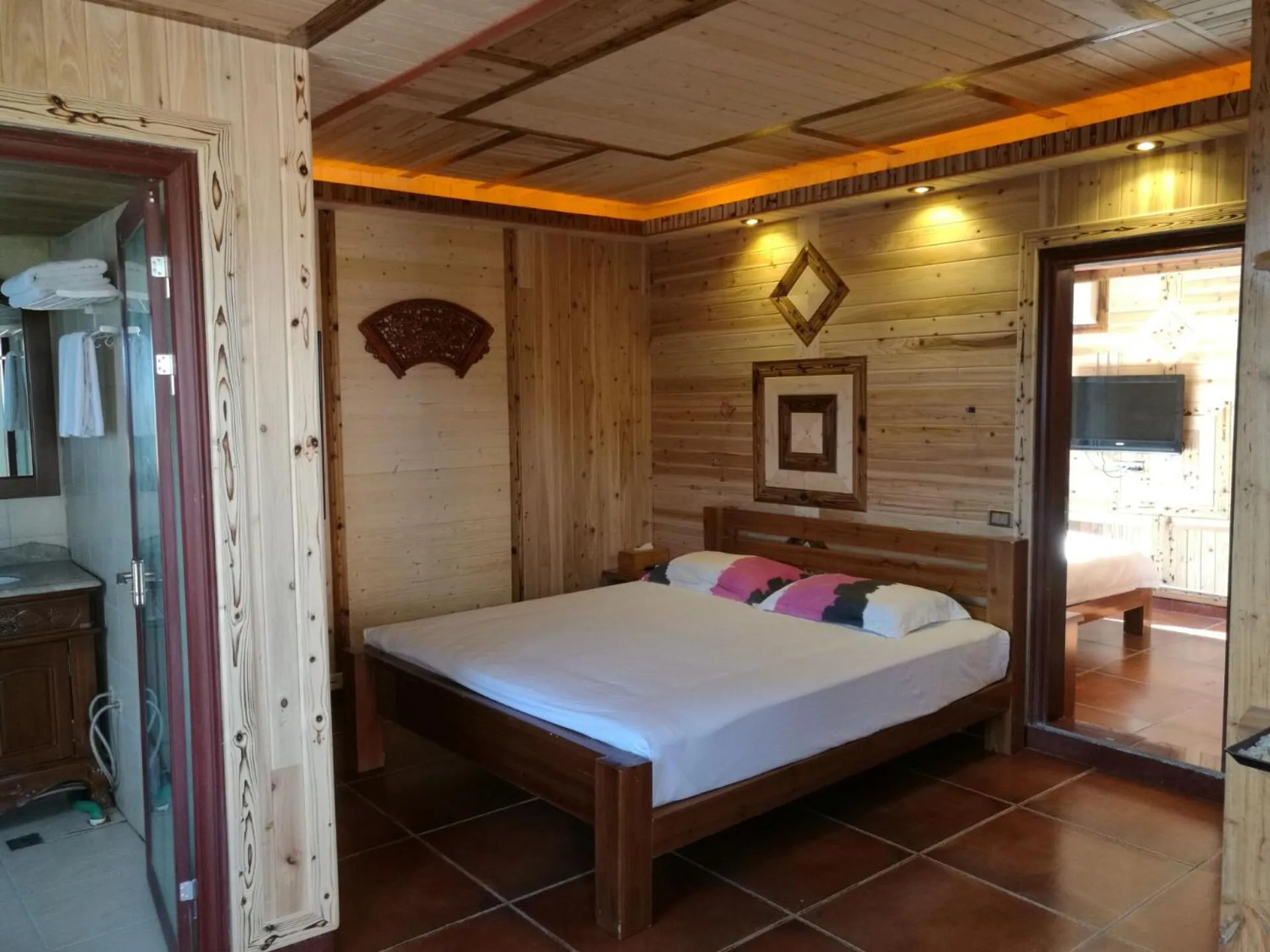 Photo of the whole room, Bed in Longji Holiday Hotel