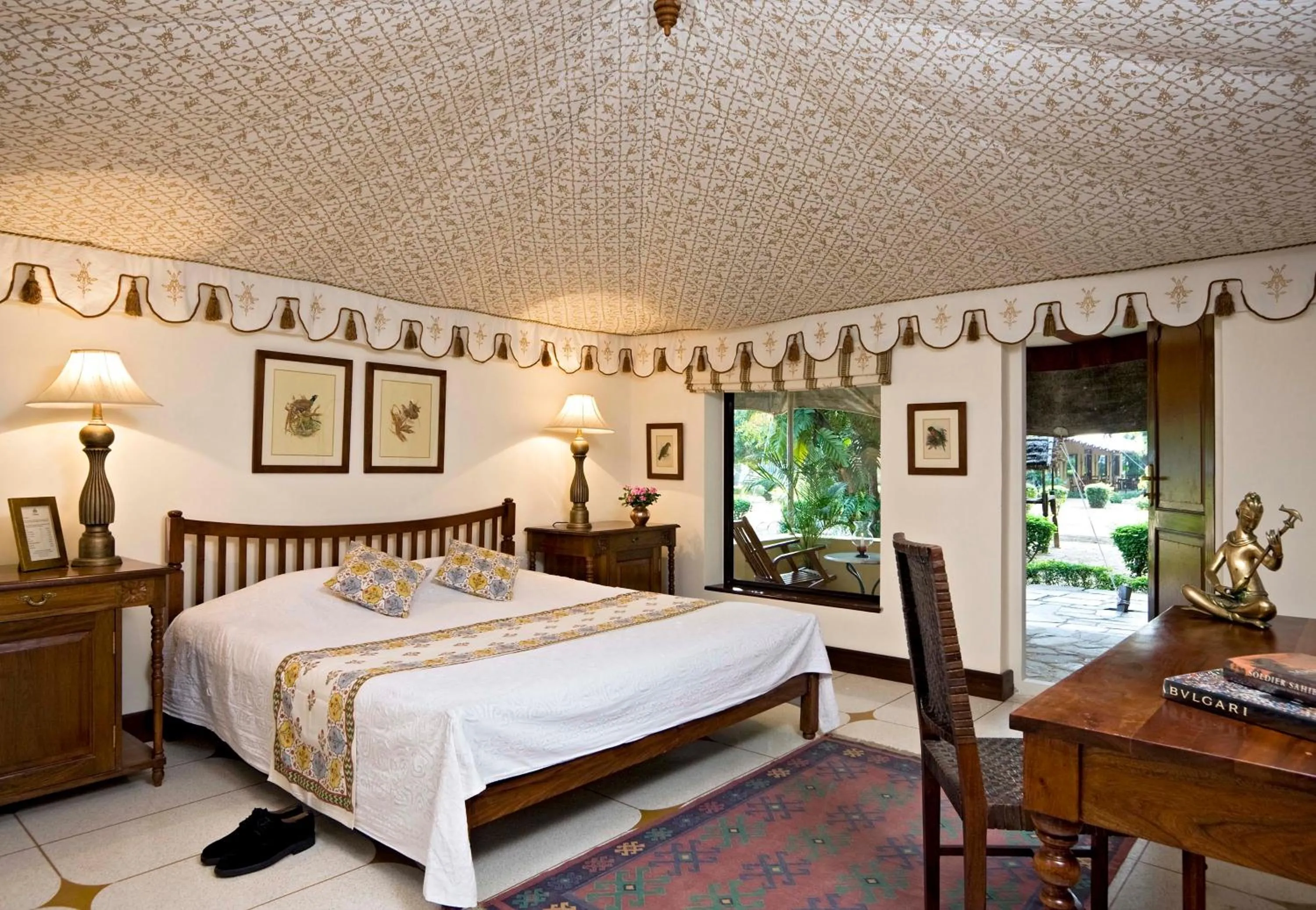 Photo of the whole room, Bed in Samode Bagh