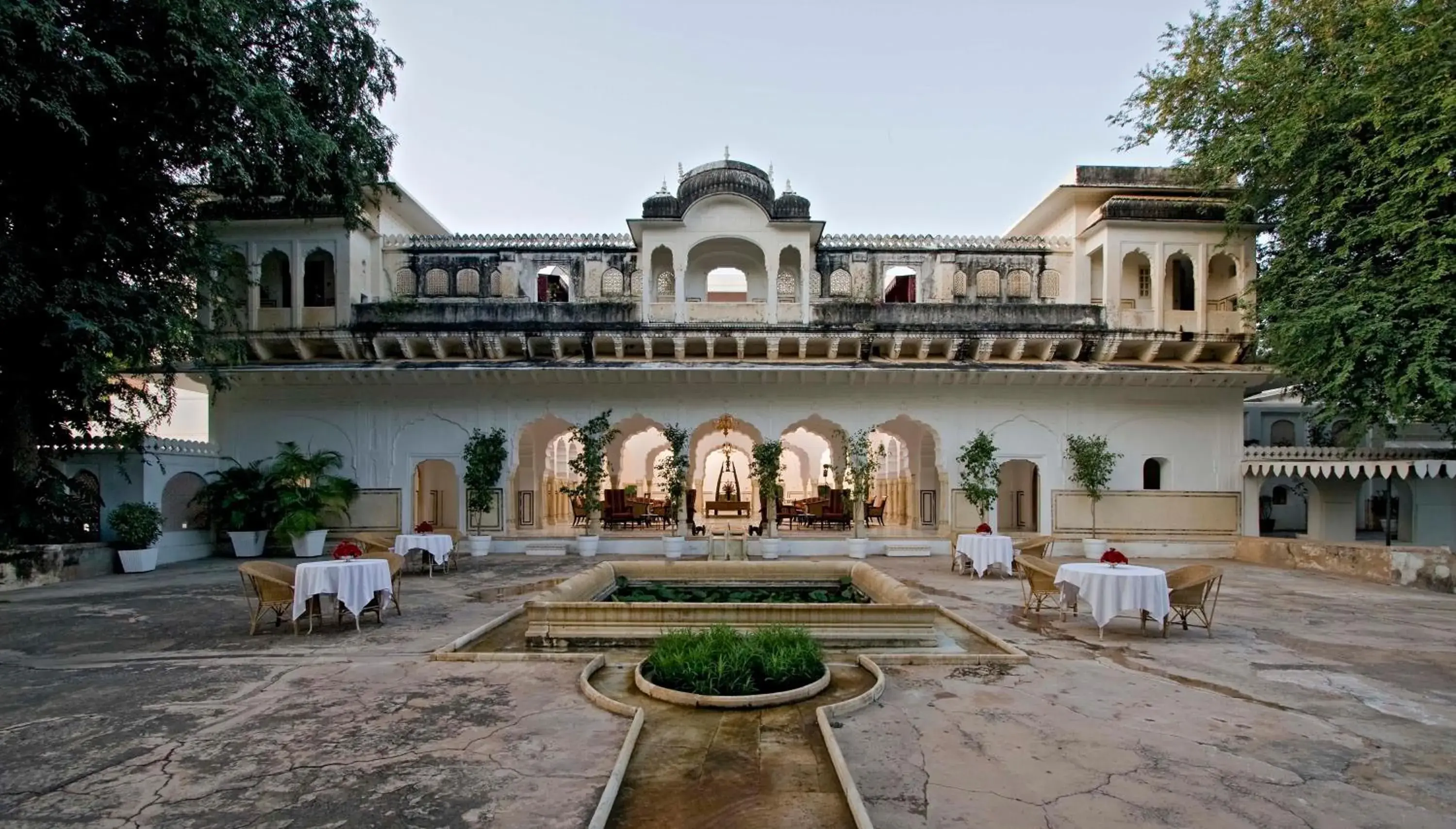 Facade/entrance in Samode Bagh Facade/entrance in Samode Bagh