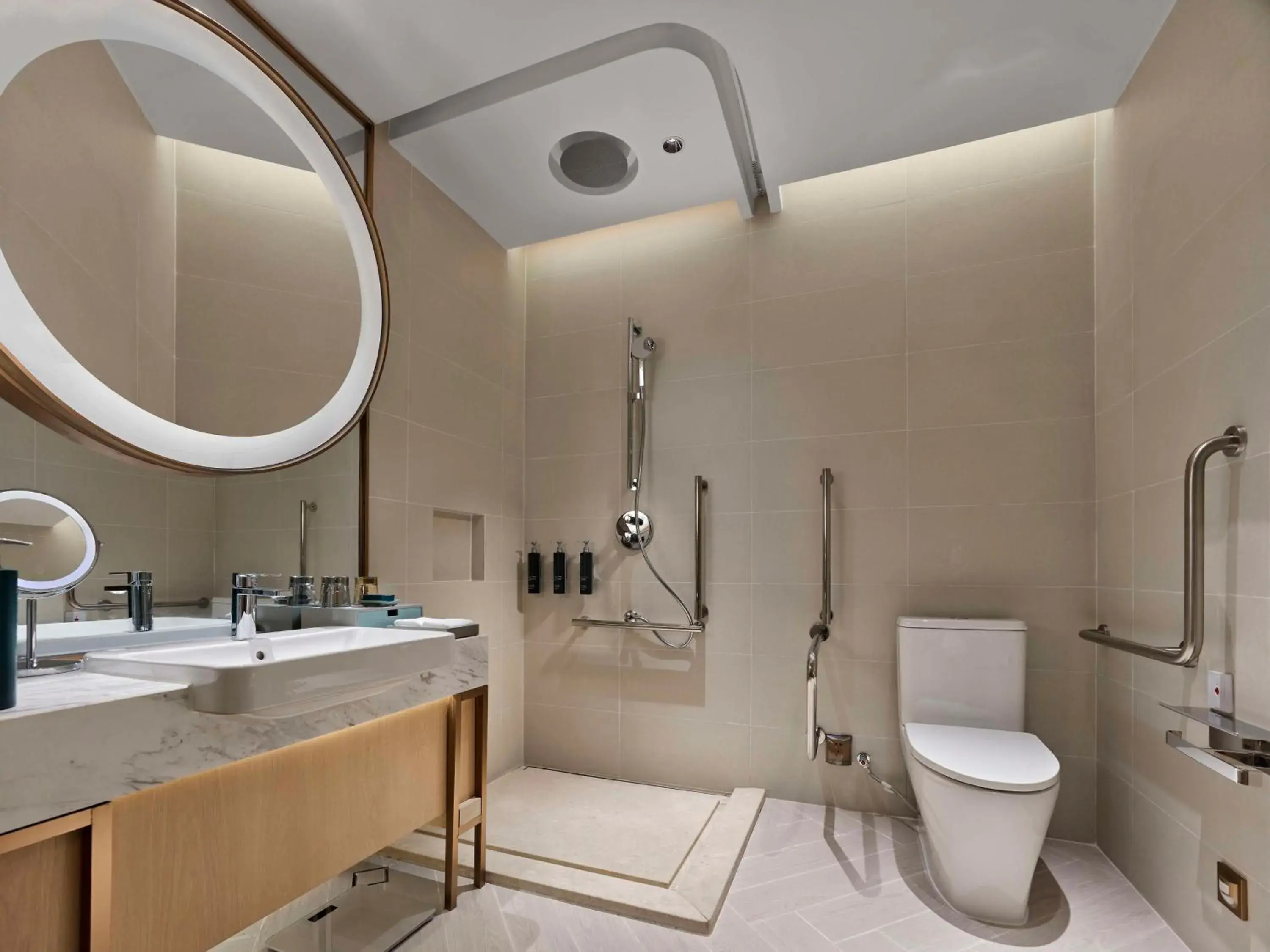 Bathroom in Doubletree By Hilton Nanning Wuxiang Bathroom in Doubletree By Hilton Nanning Wuxiang