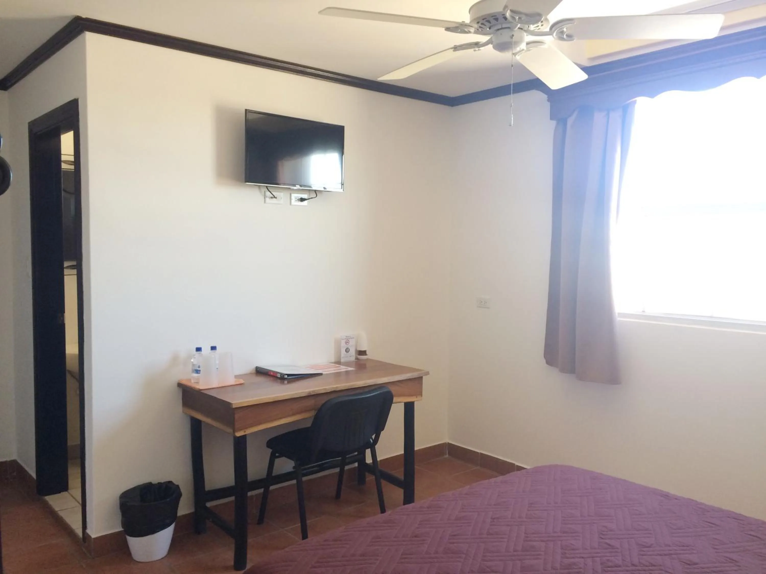 Bedroom, Bed in Easy Inn Hotel