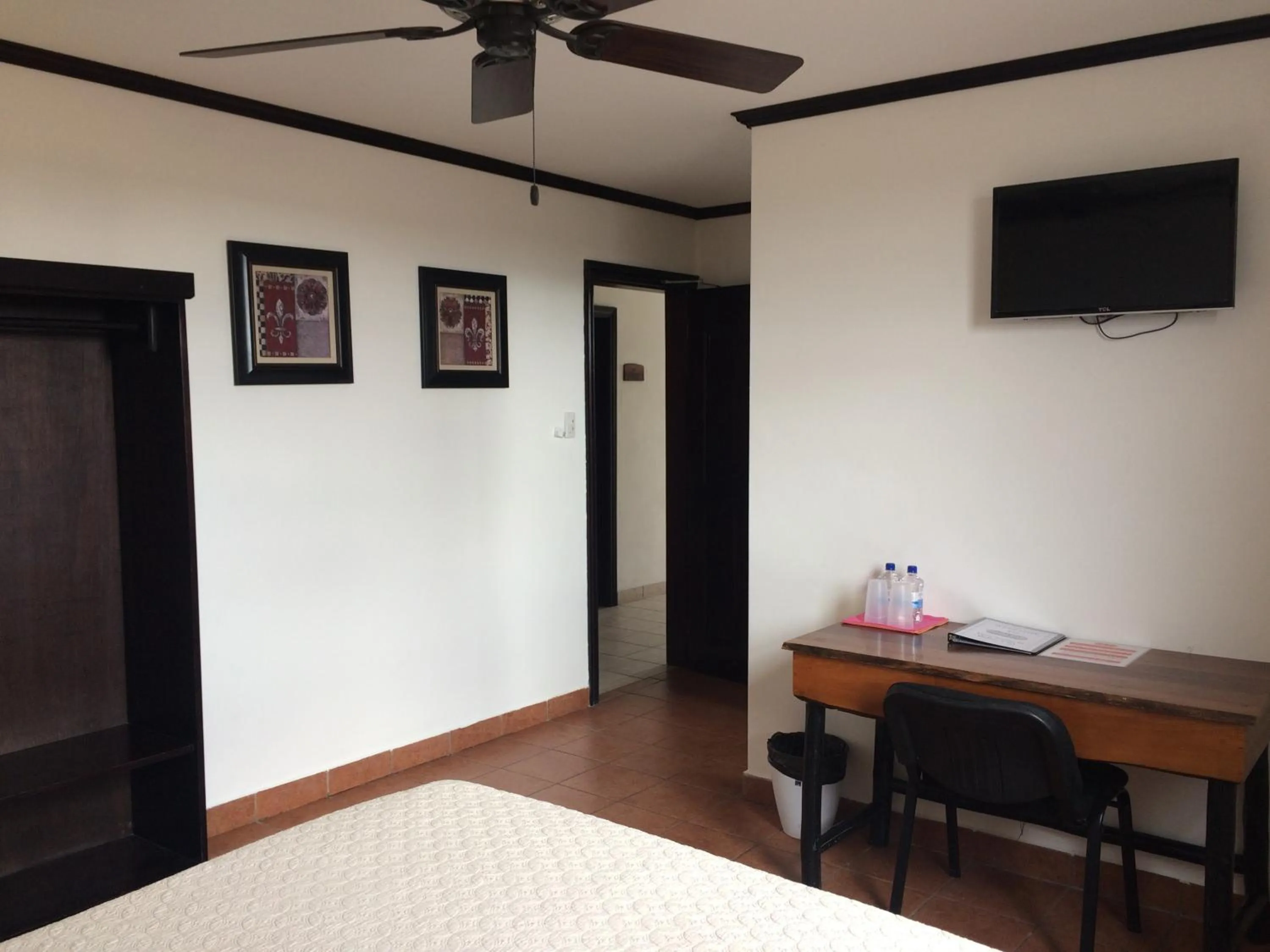 Photo of the whole room, Bed in Easy Inn Hotel